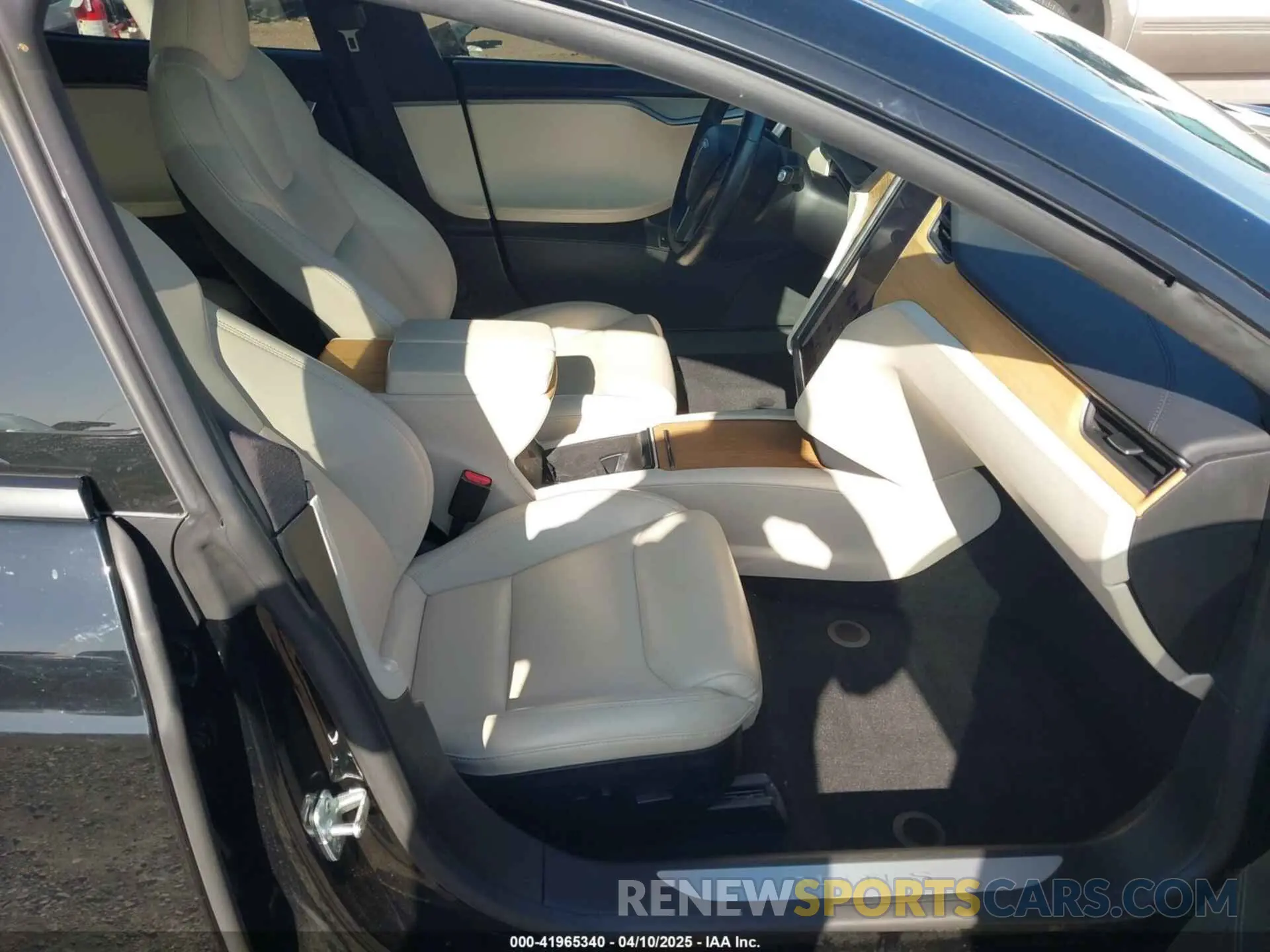 5 Photograph of a damaged car 5YJSA1E24LF381878 TESLA MODEL S 2020