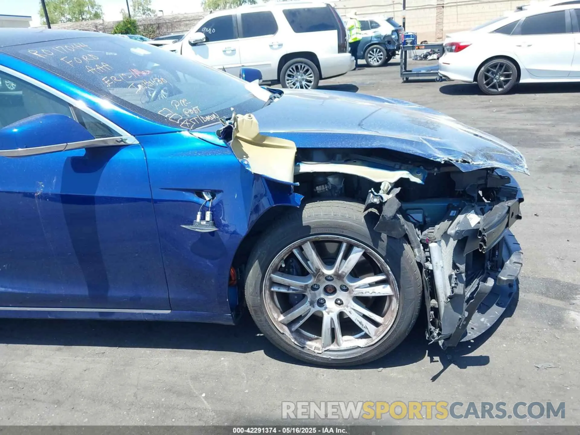 20 Photograph of a damaged car 5YJSA1E25LF396292 TESLA MODEL S 2020