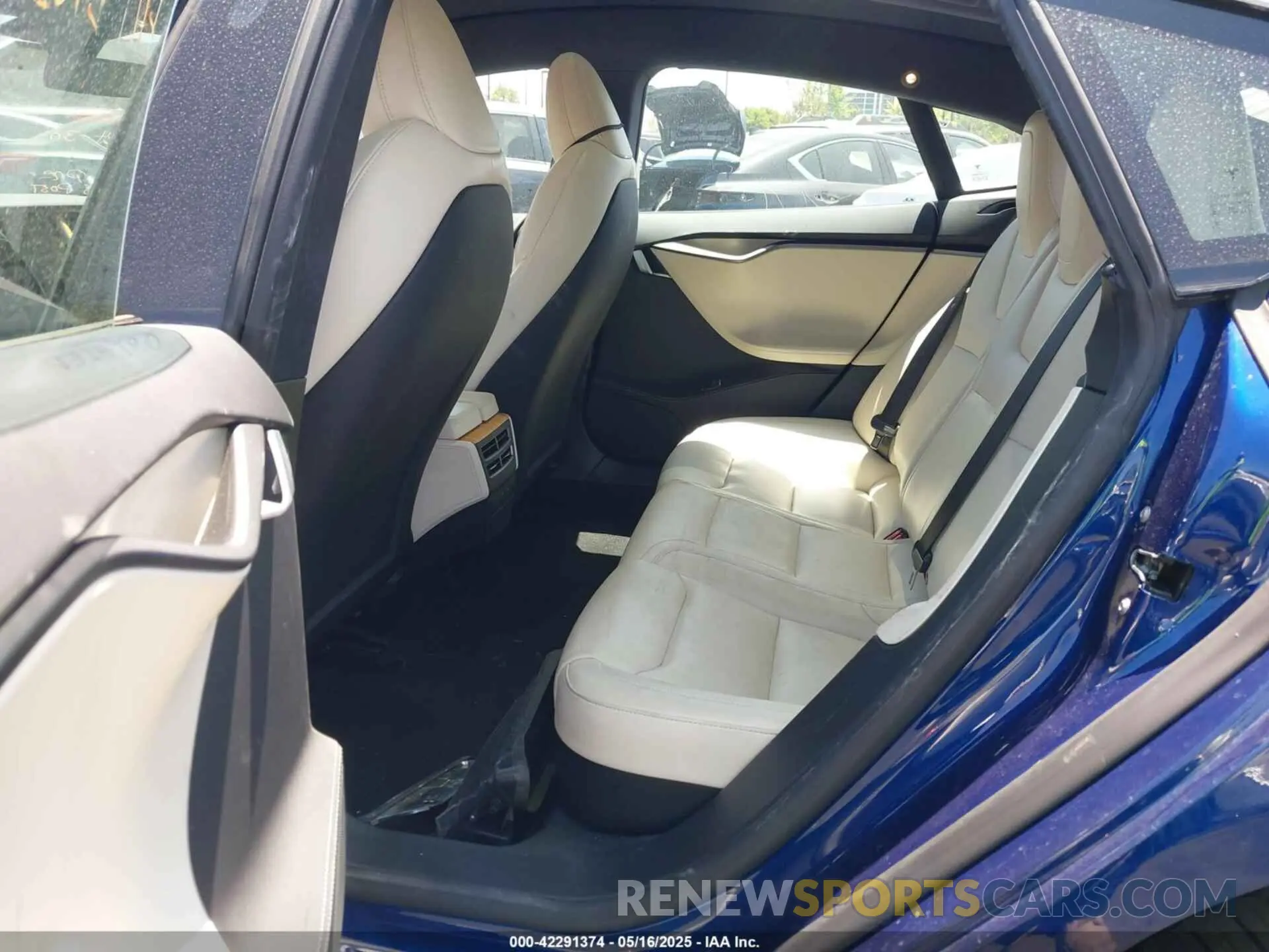 8 Photograph of a damaged car 5YJSA1E25LF396292 TESLA MODEL S 2020