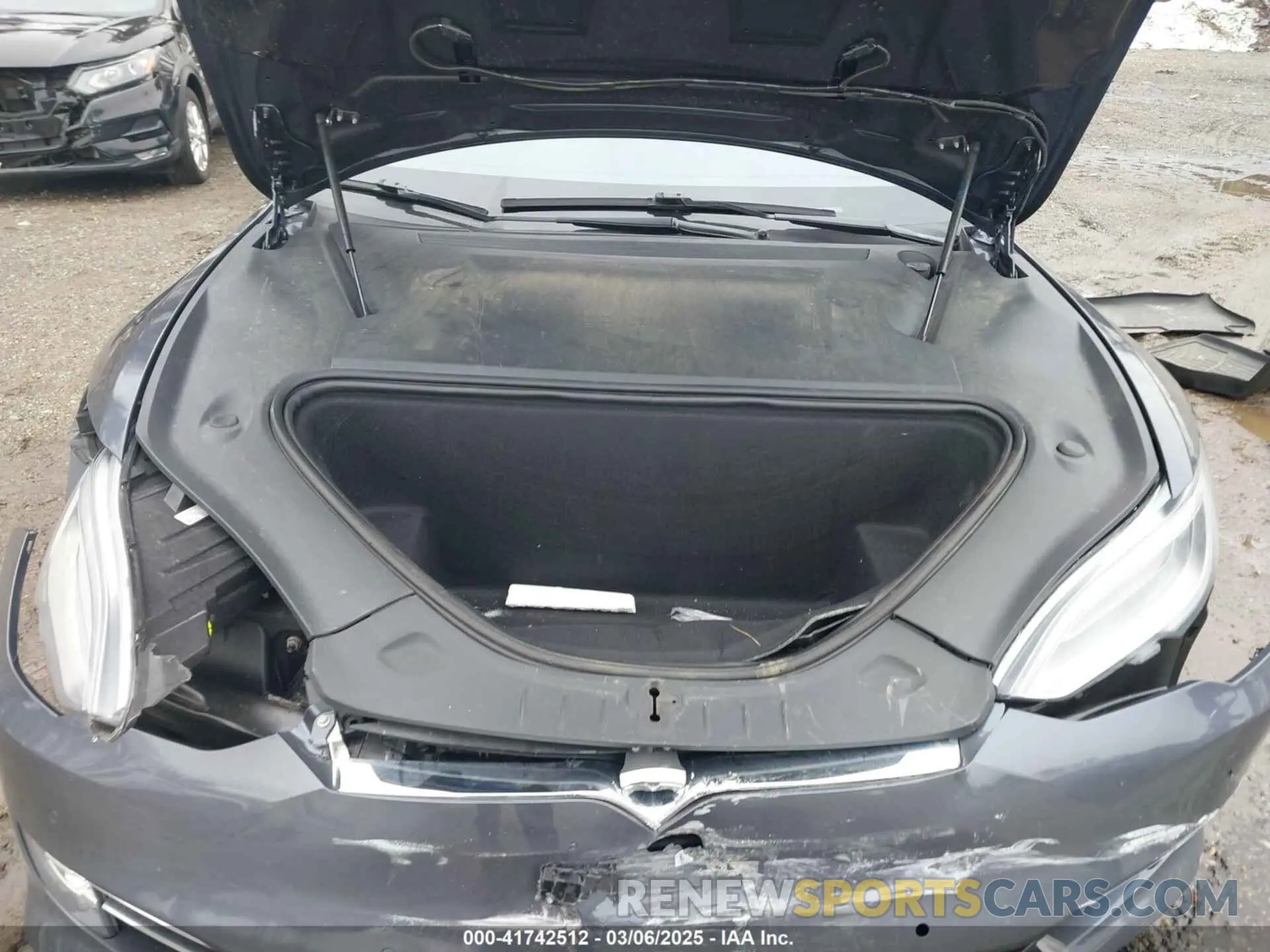 10 Photograph of a damaged car 5YJSA1E26LF413519 TESLA MODEL S 2020