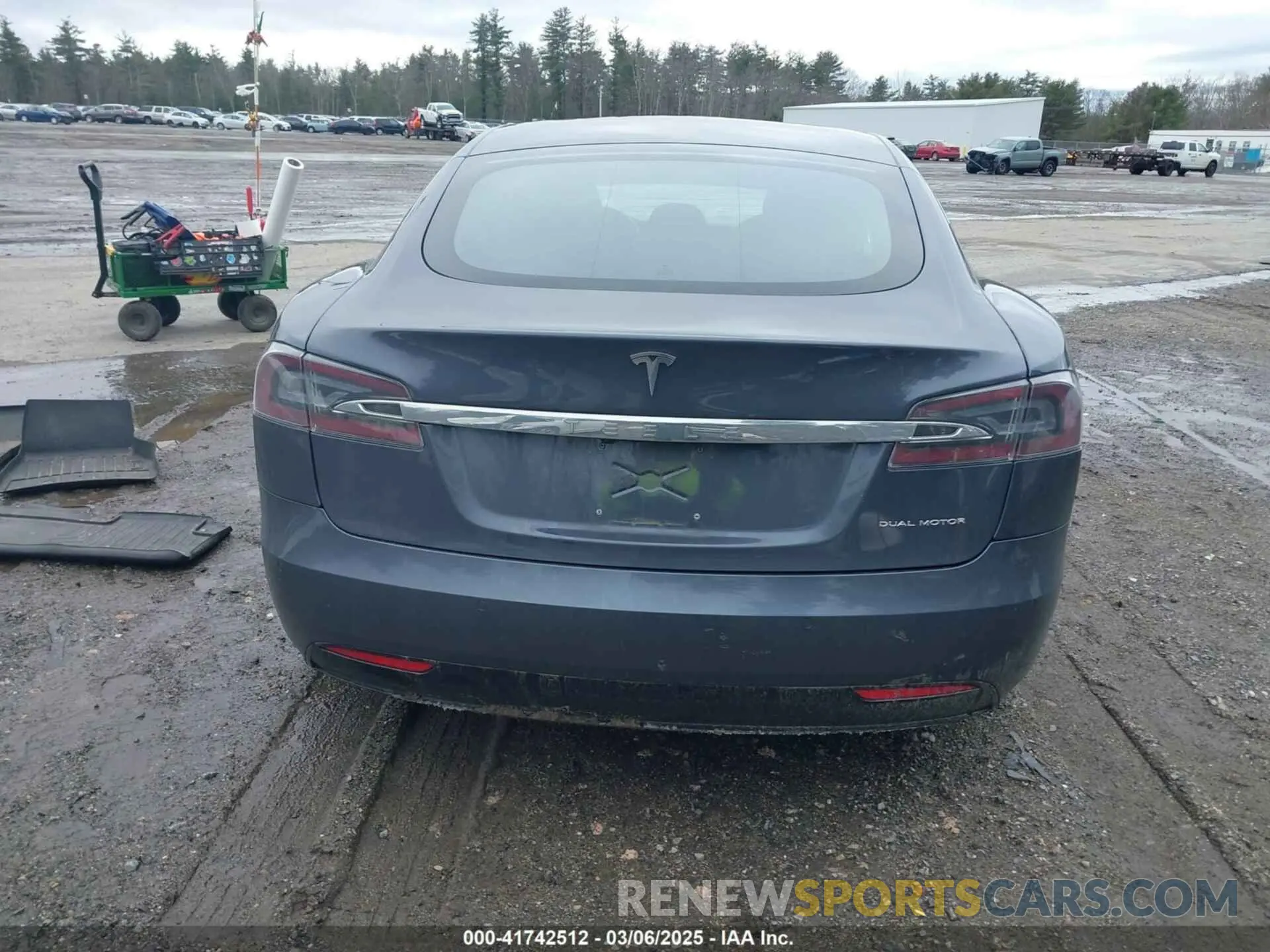 16 Photograph of a damaged car 5YJSA1E26LF413519 TESLA MODEL S 2020
