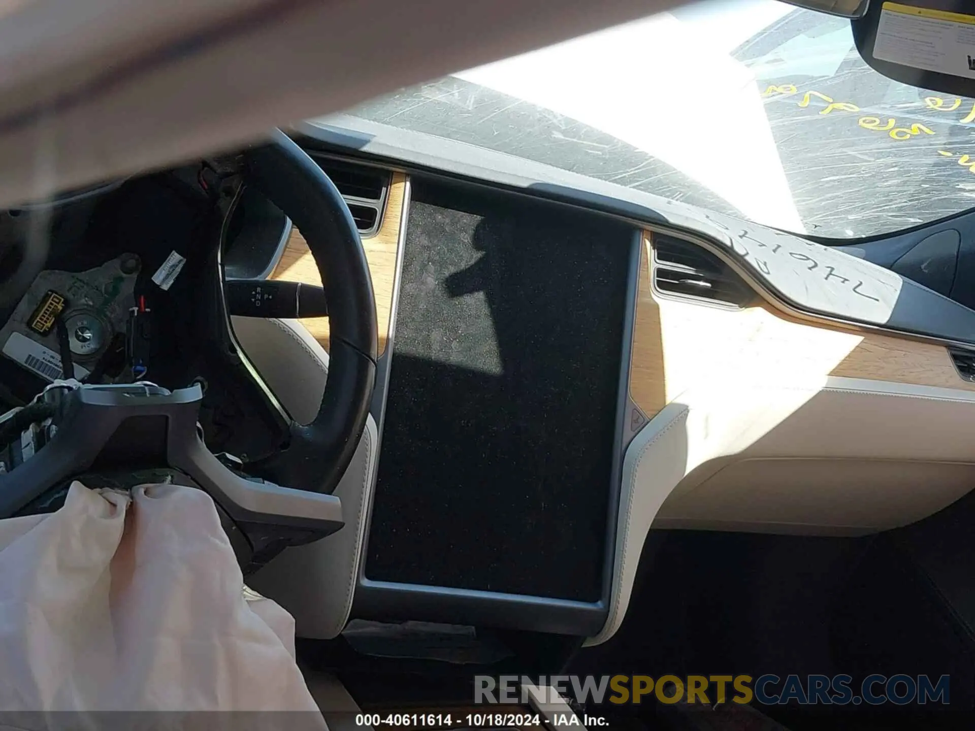 7 Photograph of a damaged car 5YJSA1E29LF369791 TESLA MODEL S 2020