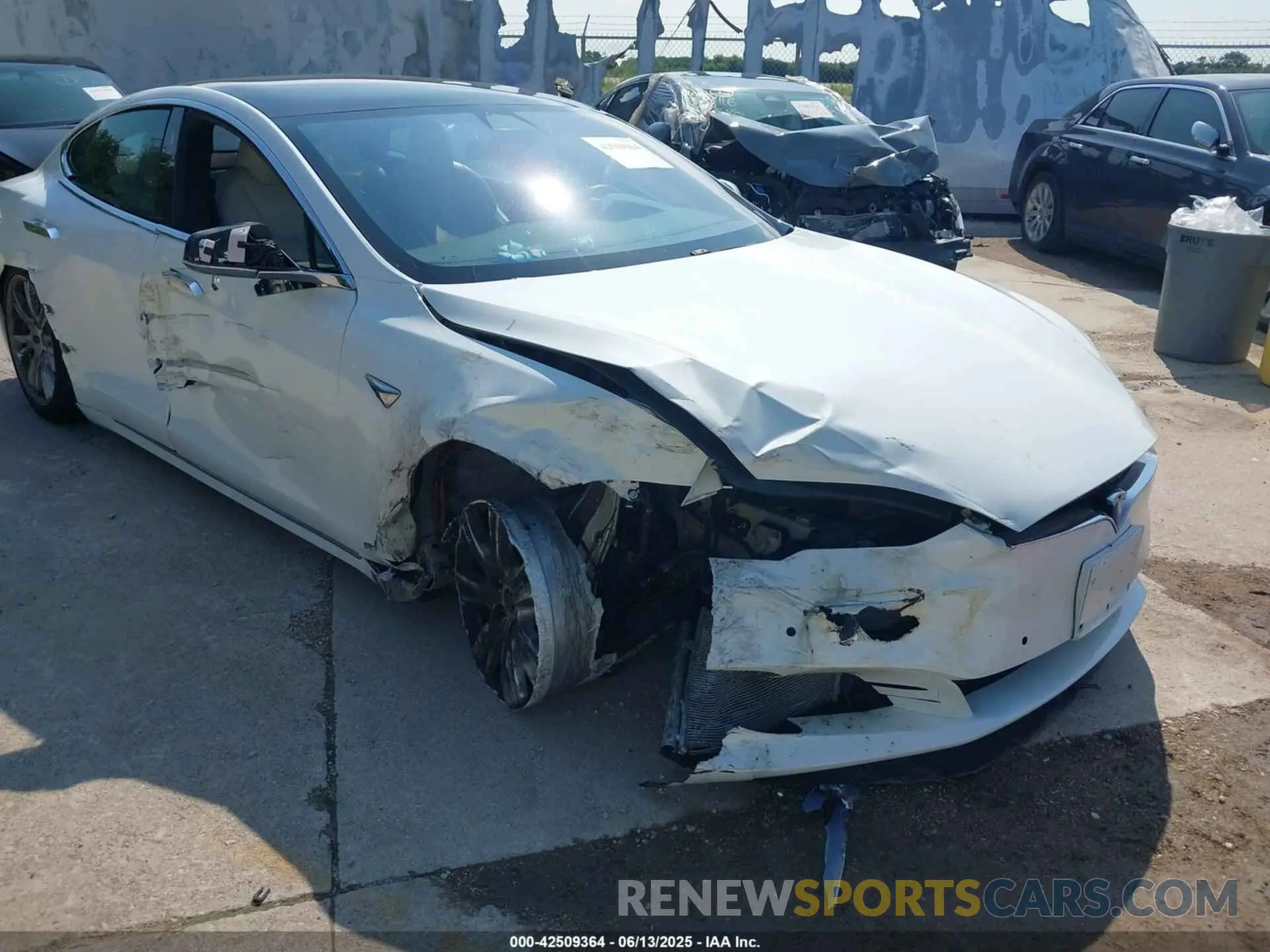 6 Photograph of a damaged car 5YJSA1E29LF389023 TESLA MODEL S 2020