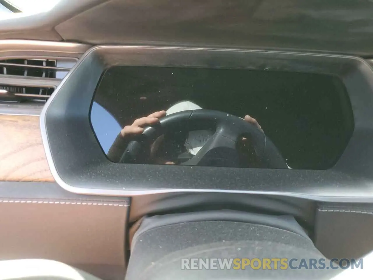 9 Photograph of a damaged car 5YJSA1E45LF382717 TESLA MODEL S 2020