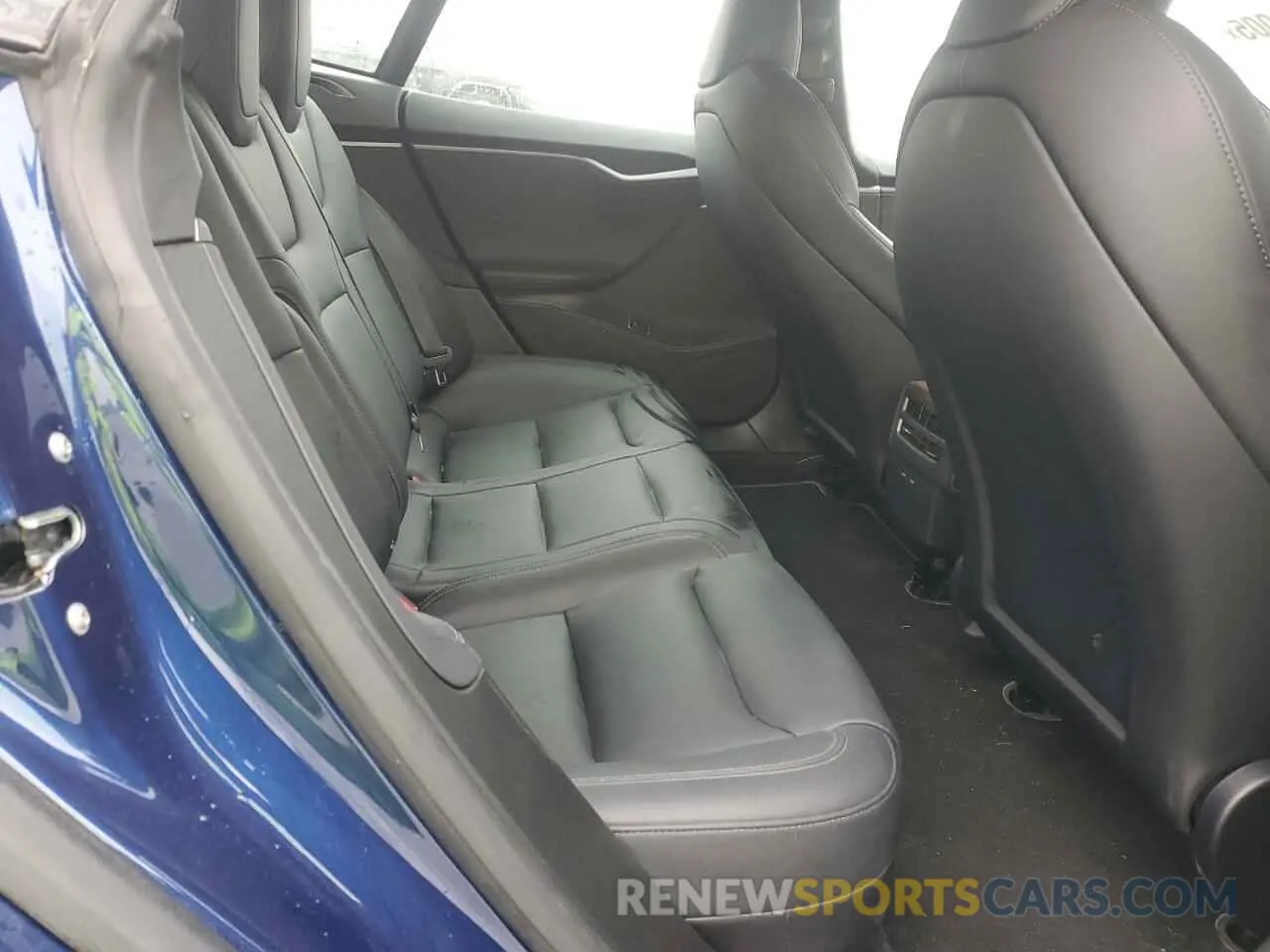 10 Photograph of a damaged car 5YJSA1E47LF390673 TESLA MODEL S 2020