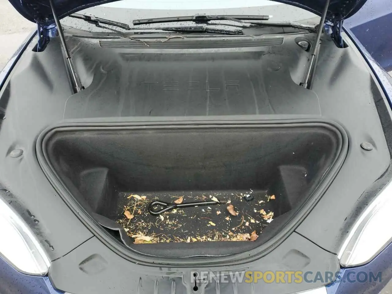 11 Photograph of a damaged car 5YJSA1E47LF390673 TESLA MODEL S 2020