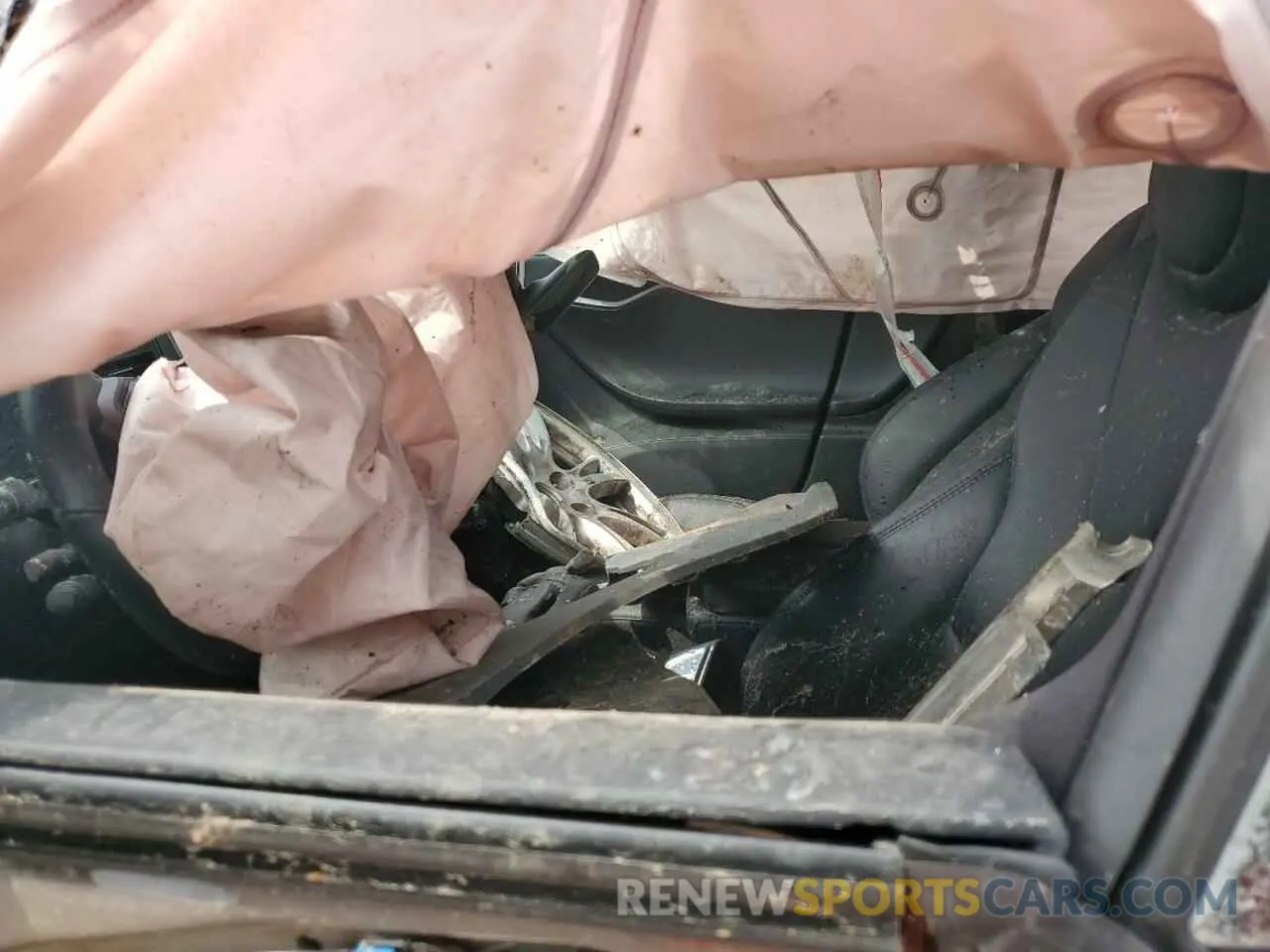 7 Photograph of a damaged car 5YJSA1E48LF414933 TESLA MODEL S 2020