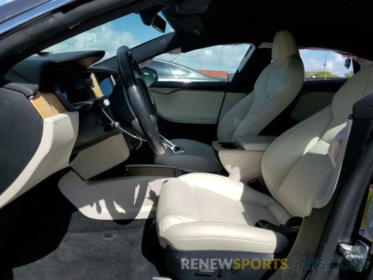 7 Photograph of a damaged car 5YJSA1E20MF421679 TESLA MODEL S 2021