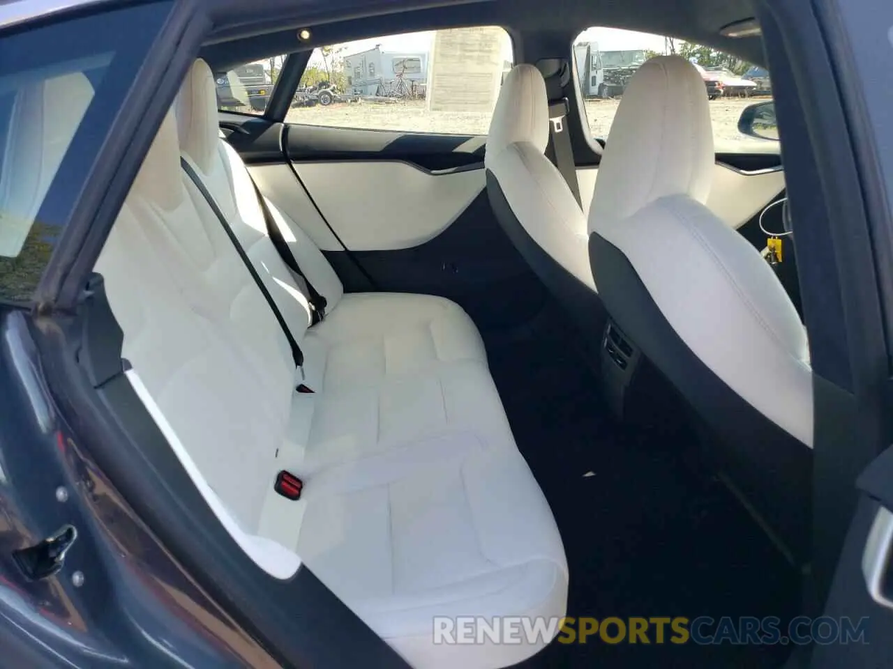 10 Photograph of a damaged car 5YJSA1E21MF425403 TESLA MODEL S 2021