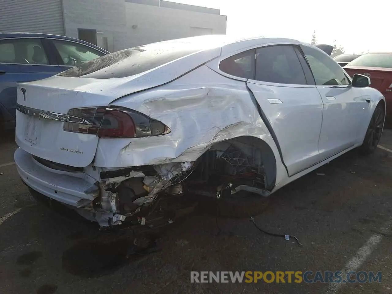 4 Photograph of a damaged car 5YJSA1E26MF427437 TESLA MODEL S 2021