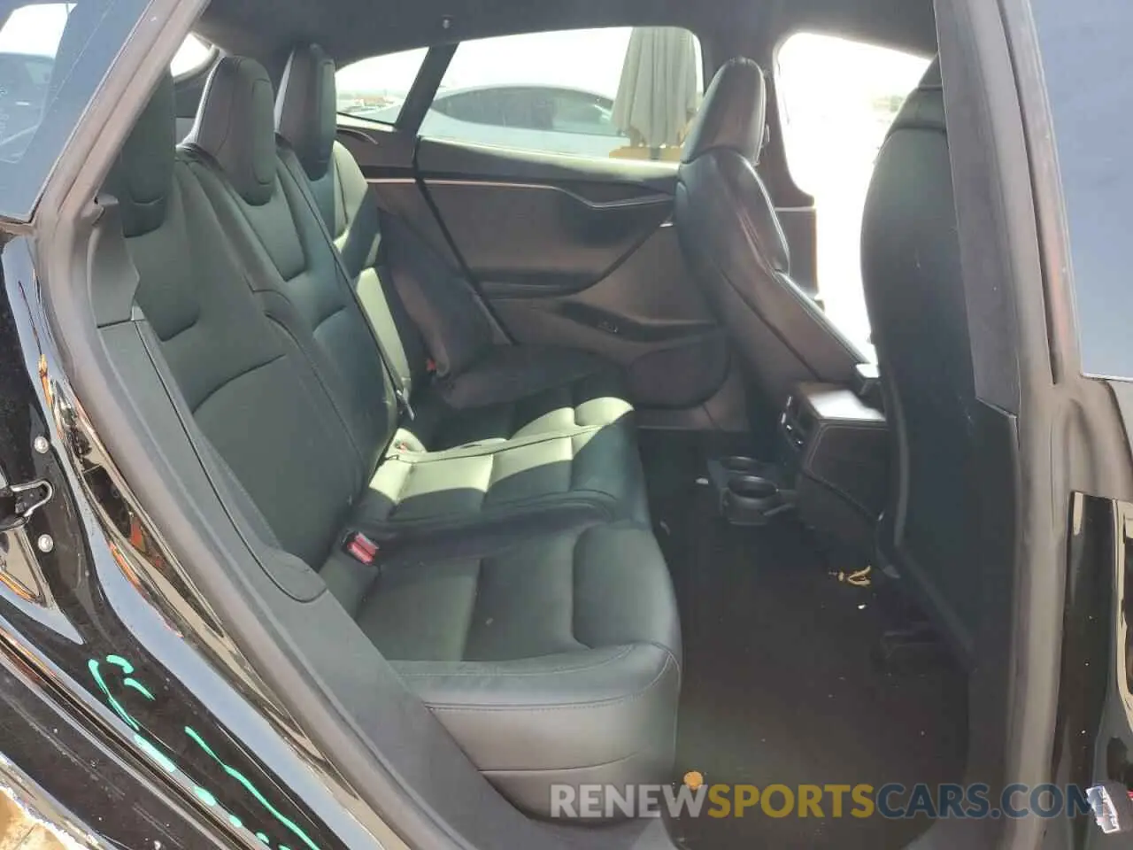 10 Photograph of a damaged car 5YJSA1E27MF424515 TESLA MODEL S 2021