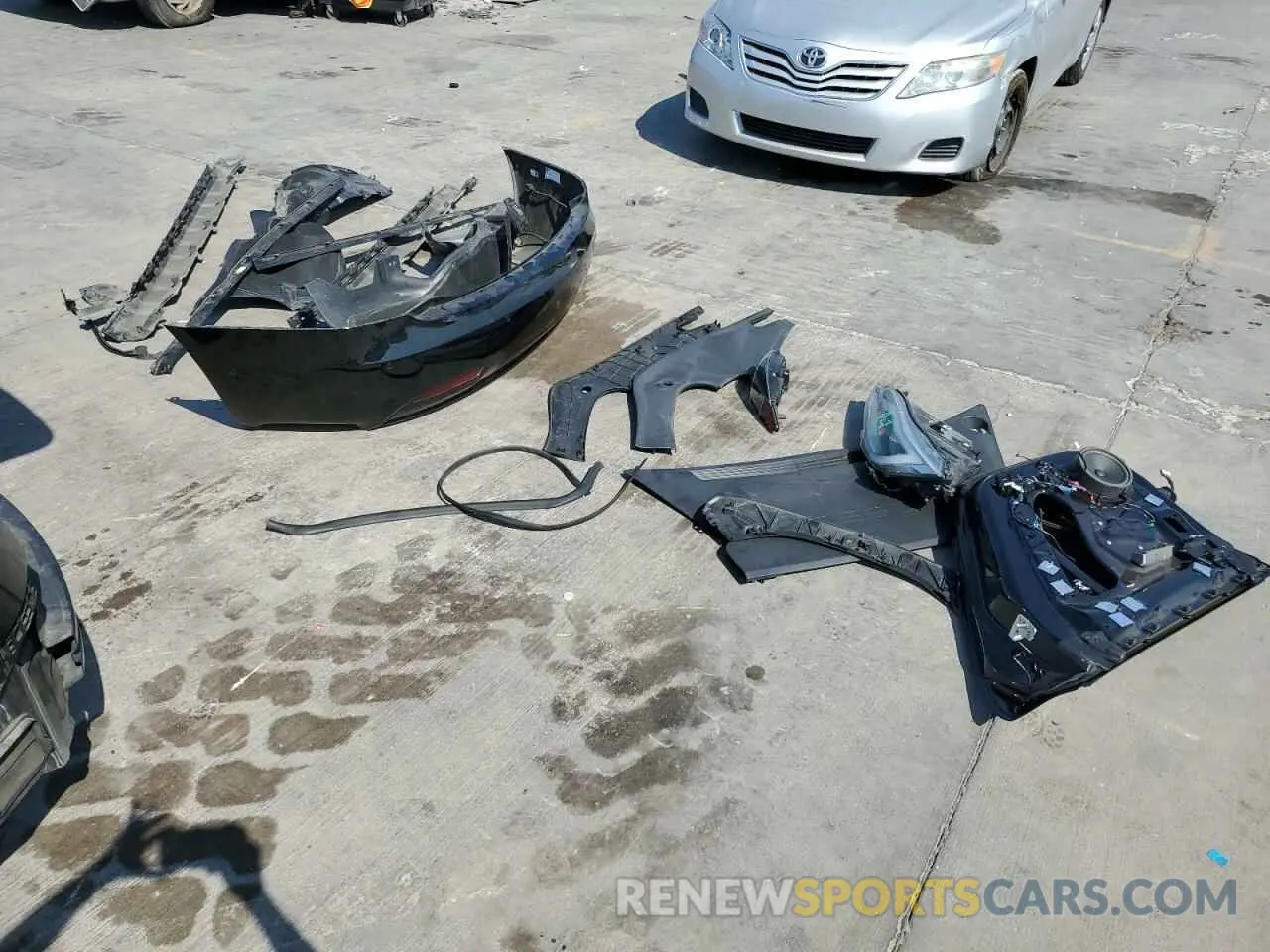 12 Photograph of a damaged car 5YJSA1E27MF424515 TESLA MODEL S 2021