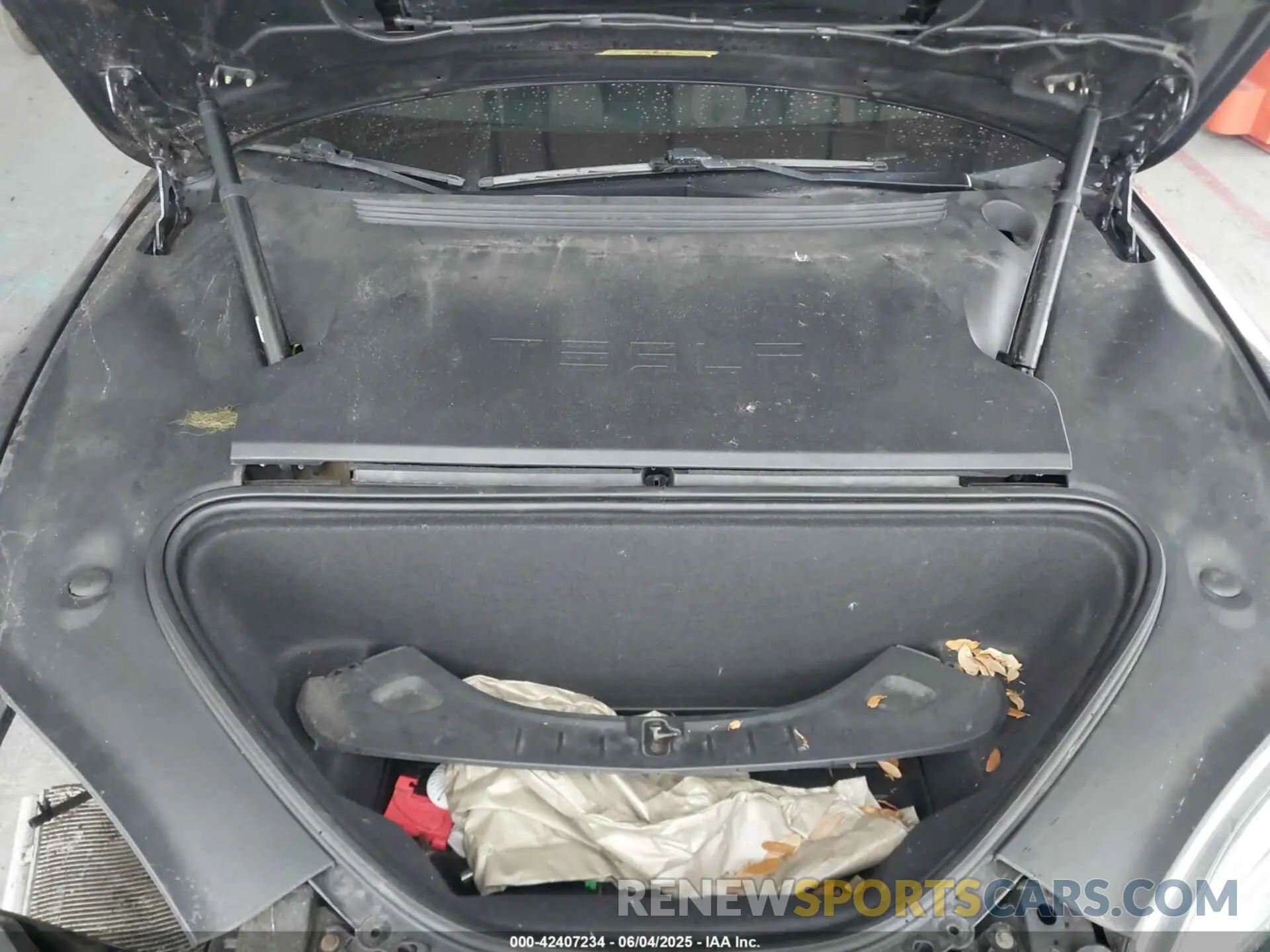 10 Photograph of a damaged car 5YJSA1E28MF421655 TESLA MODEL S 2021