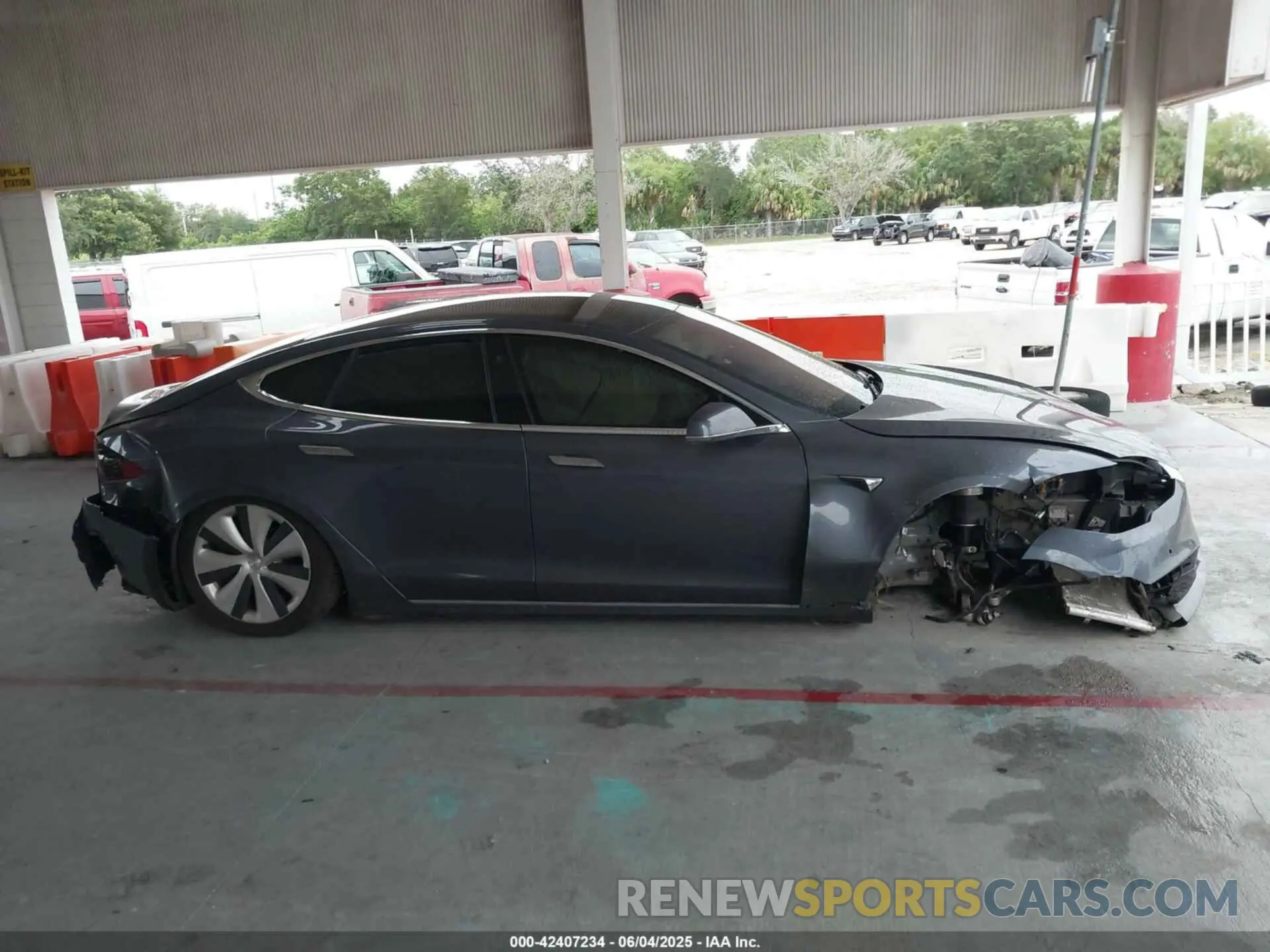 12 Photograph of a damaged car 5YJSA1E28MF421655 TESLA MODEL S 2021