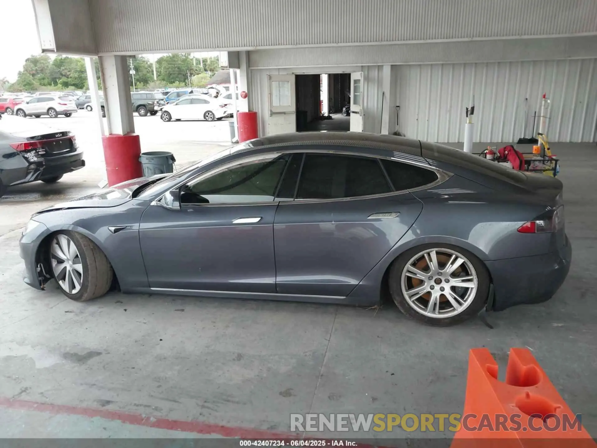 13 Photograph of a damaged car 5YJSA1E28MF421655 TESLA MODEL S 2021