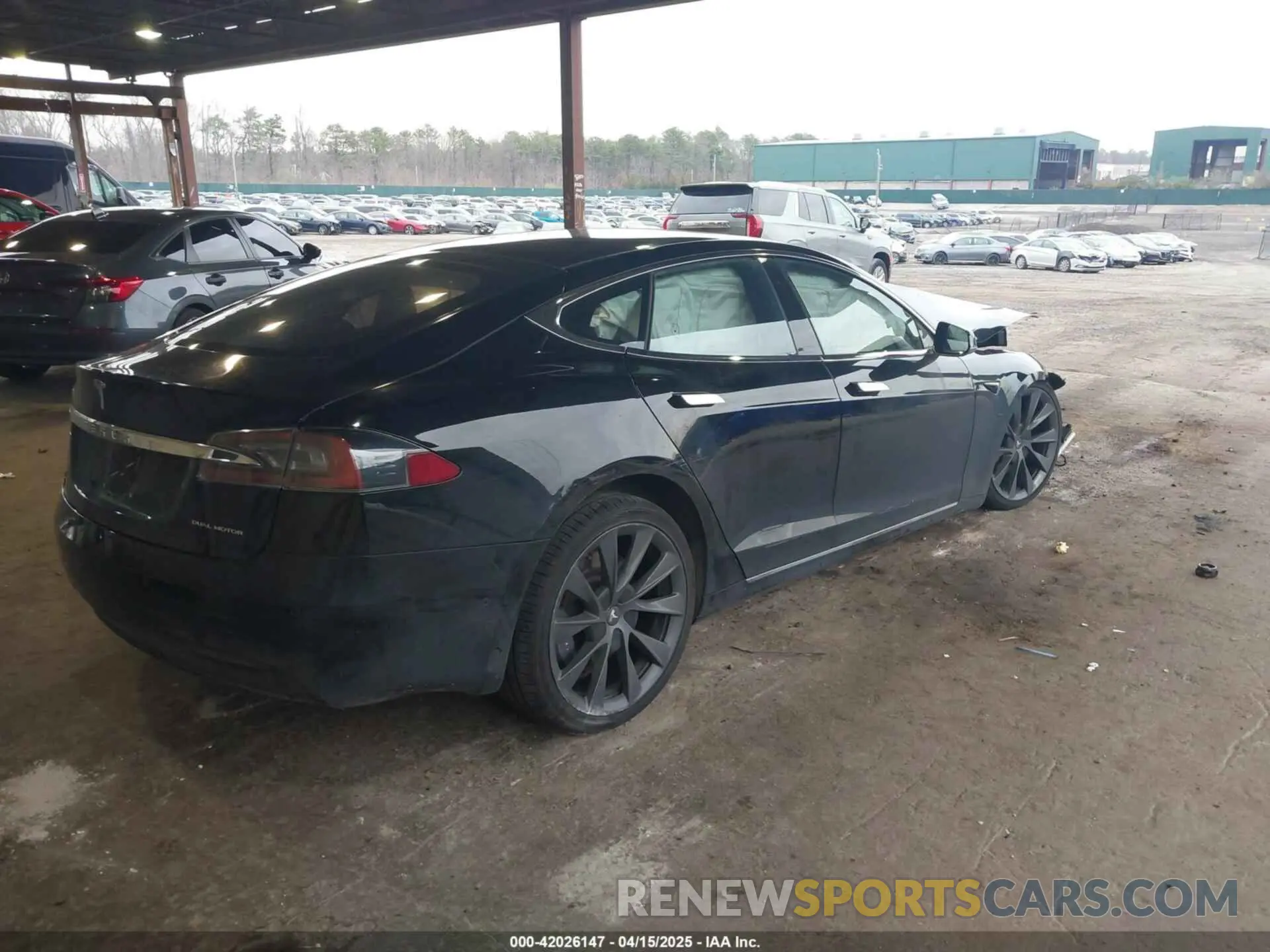 4 Photograph of a damaged car 5YJSA1E28MF425446 TESLA MODEL S 2021