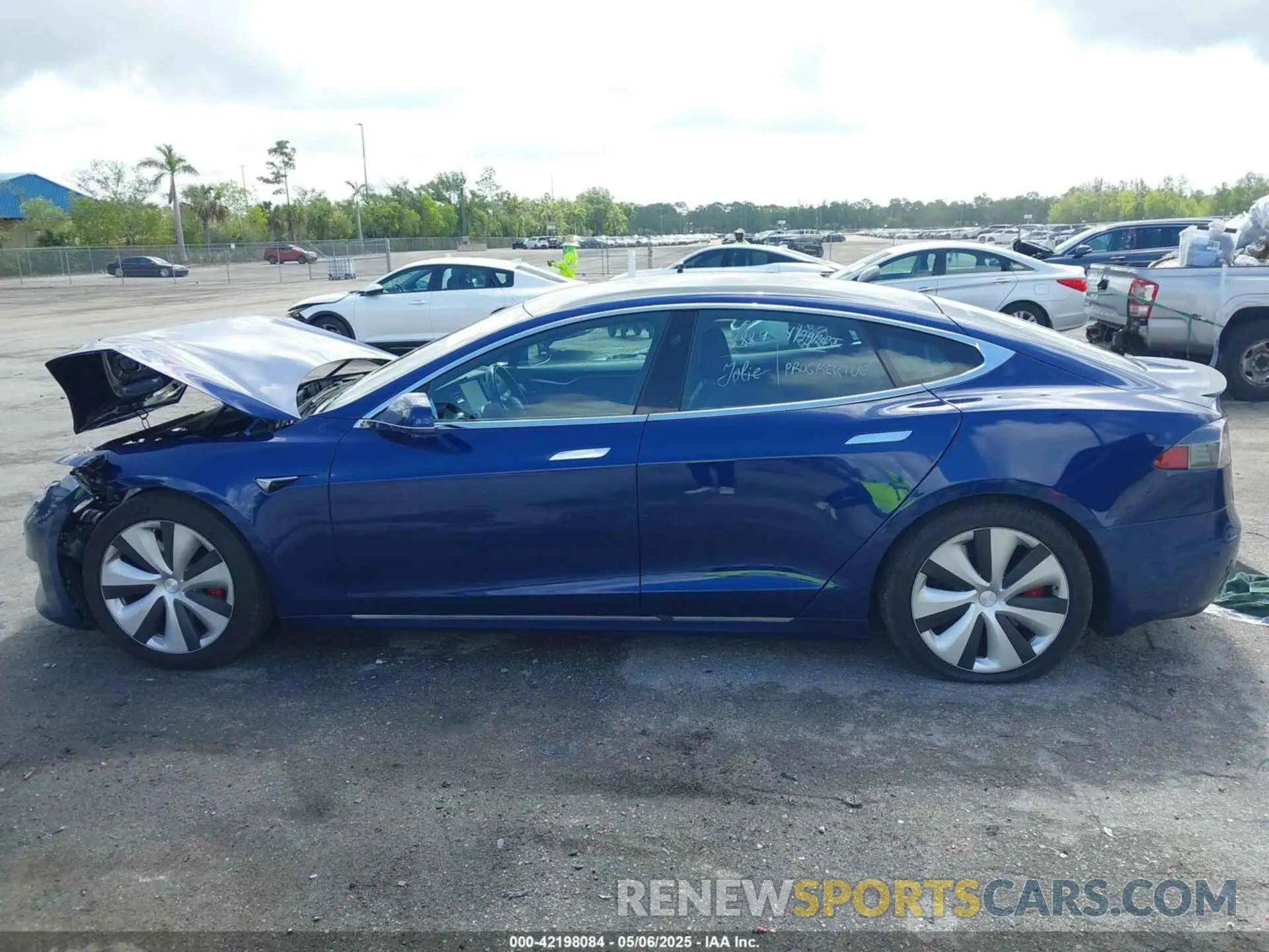 14 Фотография поврежденного автомобиля 5YJSA1E43MF424593 TESLA MODEL S 2021