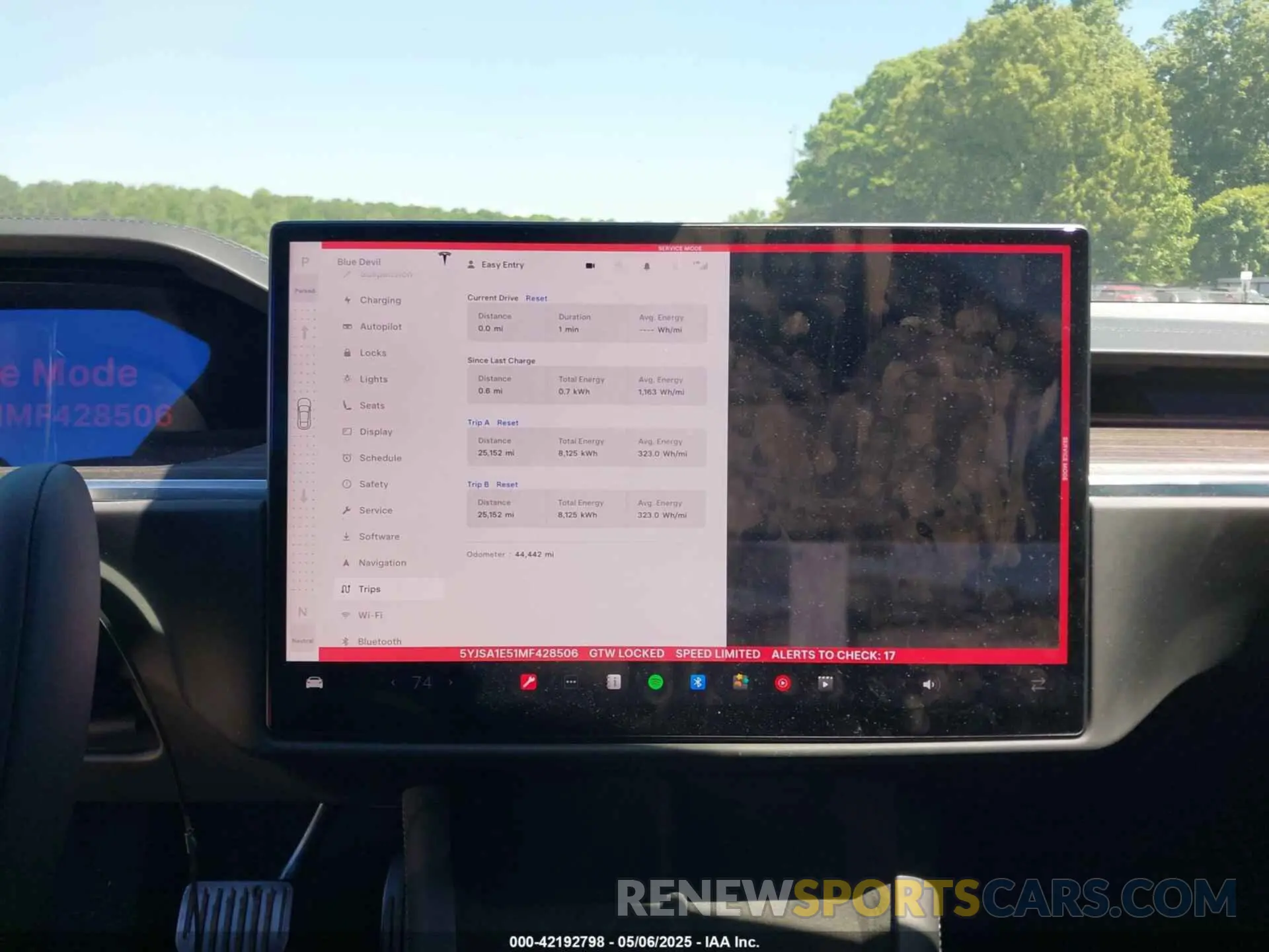 18 Photograph of a damaged car 5YJSA1E51MF428506 TESLA MODEL S 2021