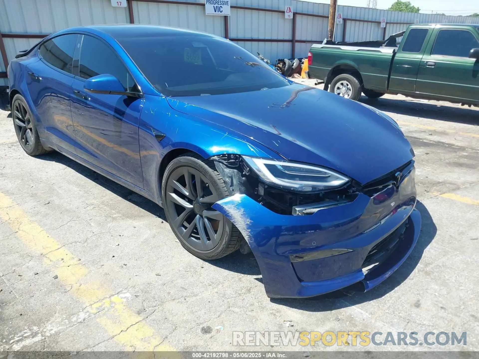 19 Photograph of a damaged car 5YJSA1E51MF428506 TESLA MODEL S 2021
