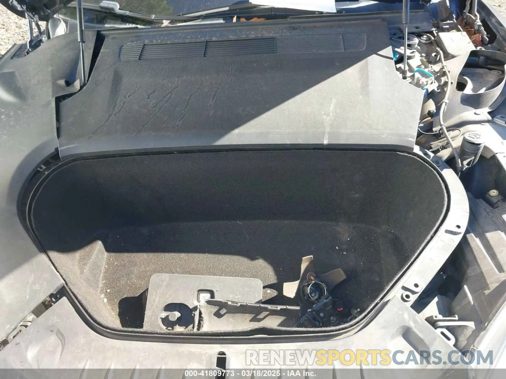 10 Photograph of a damaged car 5YJSA1E52MF428370 TESLA MODEL S 2021