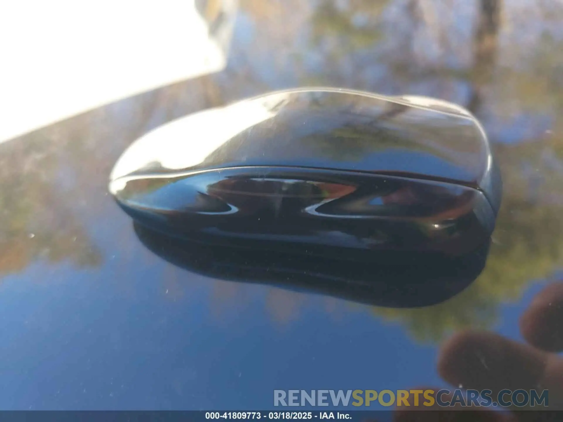11 Photograph of a damaged car 5YJSA1E52MF428370 TESLA MODEL S 2021