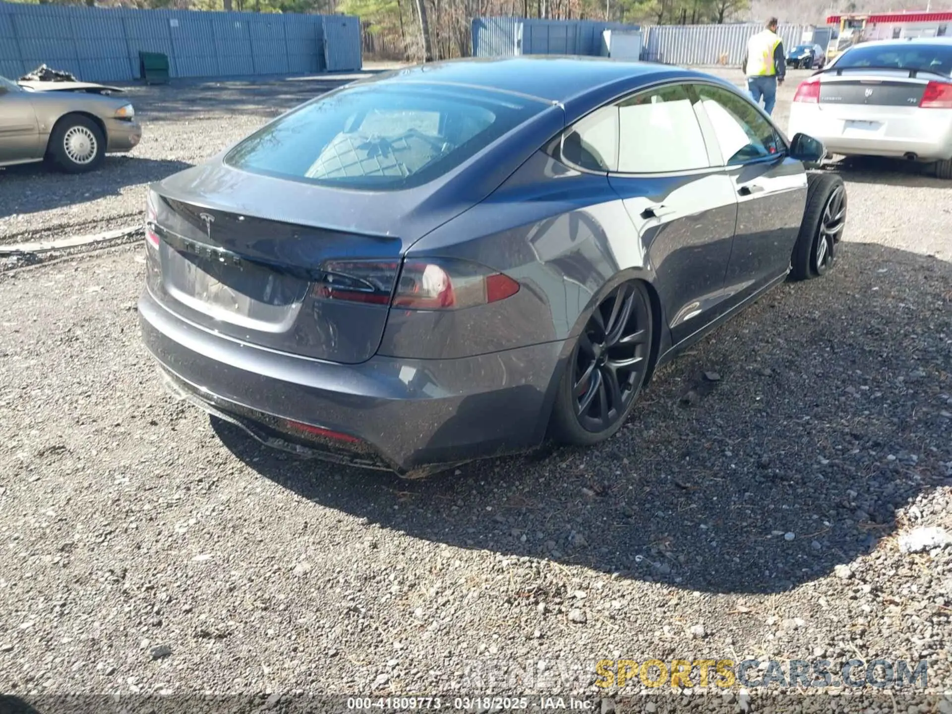 4 Photograph of a damaged car 5YJSA1E52MF428370 TESLA MODEL S 2021