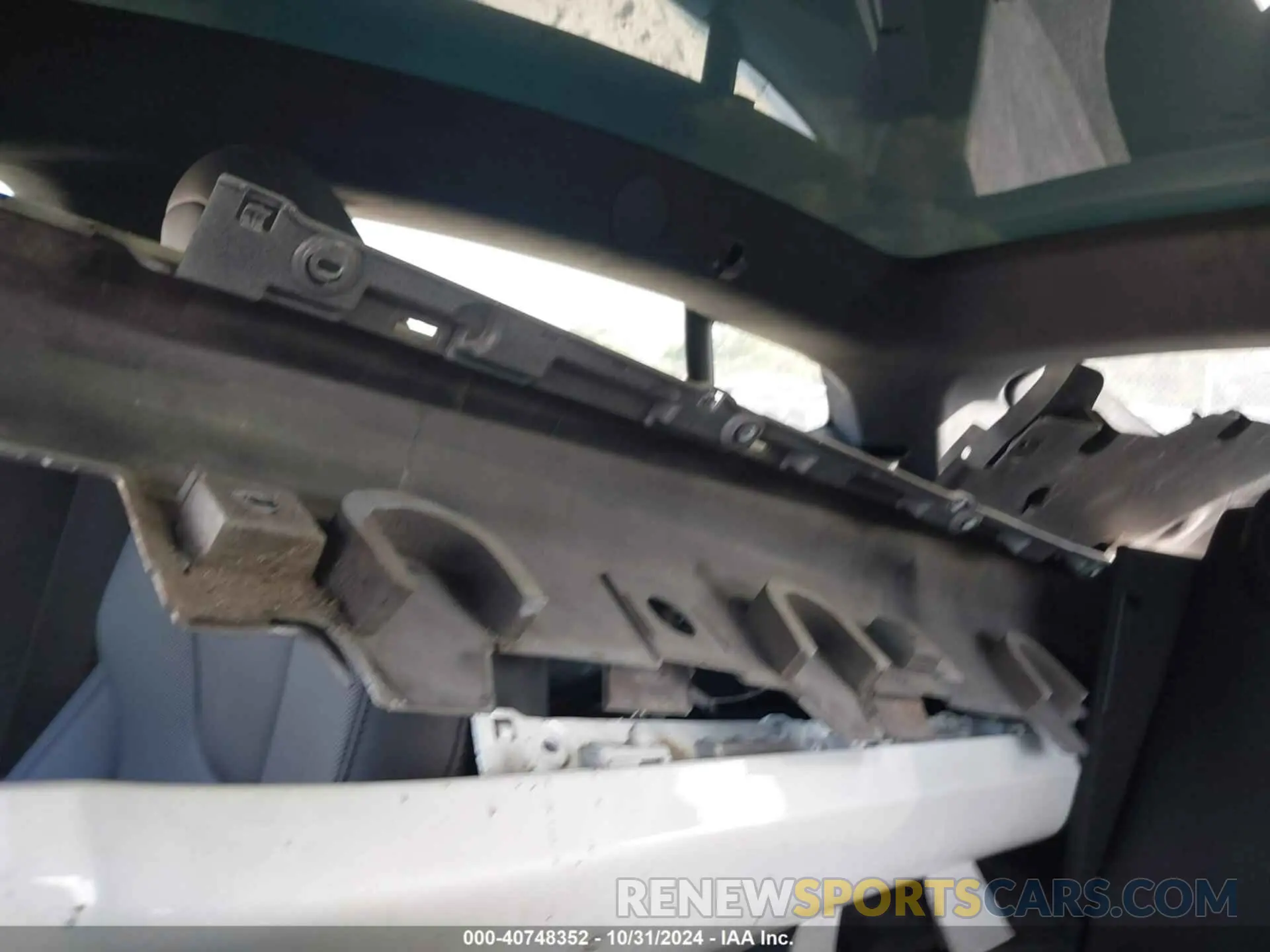 11 Photograph of a damaged car 5YJSA1E54MF438852 TESLA MODEL S 2021