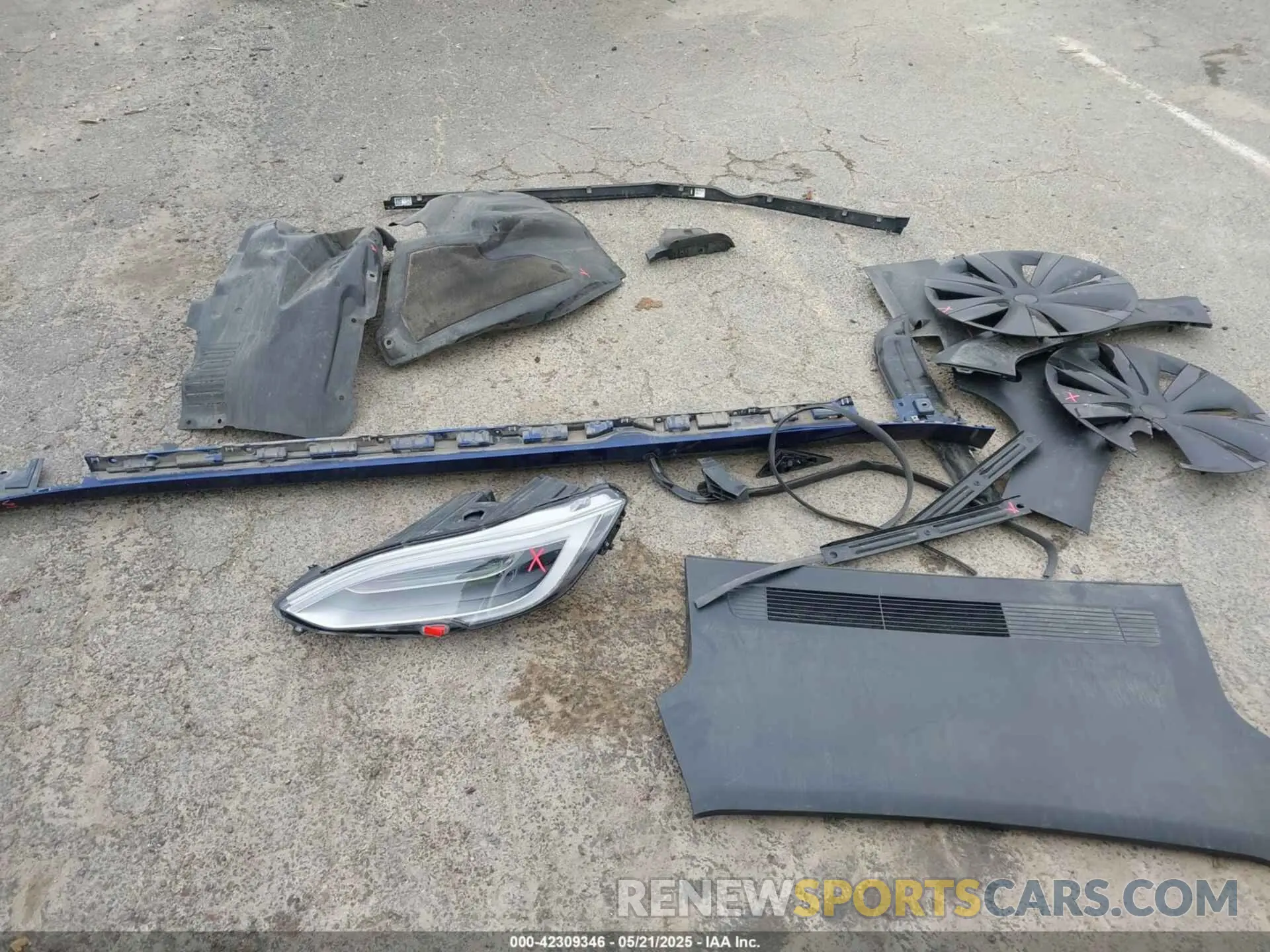12 Photograph of a damaged car 5YJSA1E54MF455554 TESLA MODEL S 2021