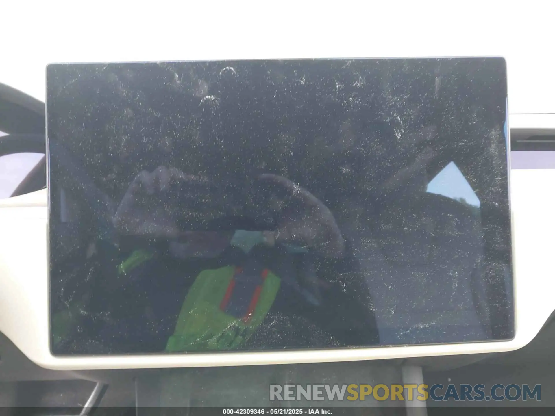 19 Photograph of a damaged car 5YJSA1E54MF455554 TESLA MODEL S 2021