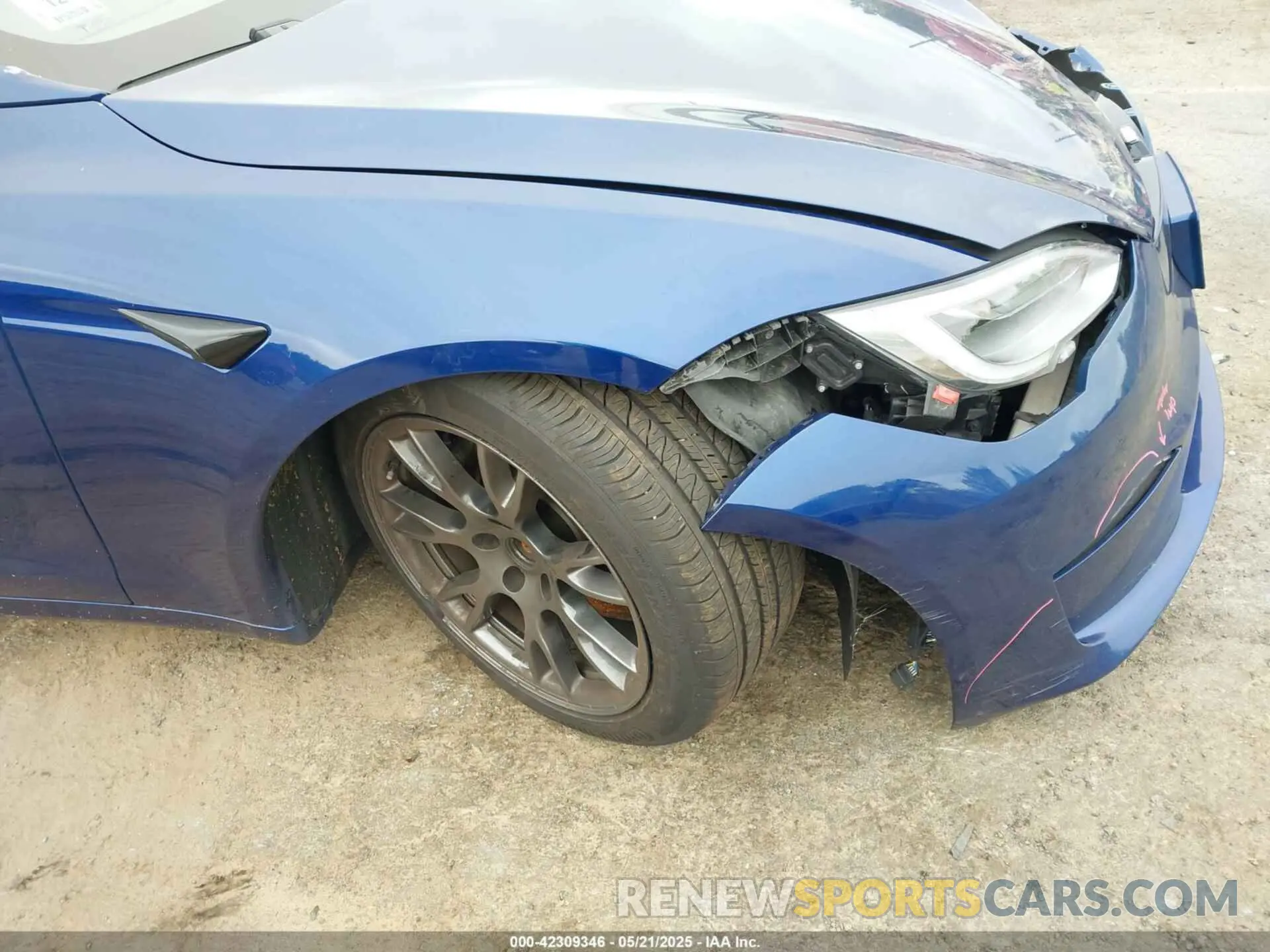 20 Photograph of a damaged car 5YJSA1E54MF455554 TESLA MODEL S 2021
