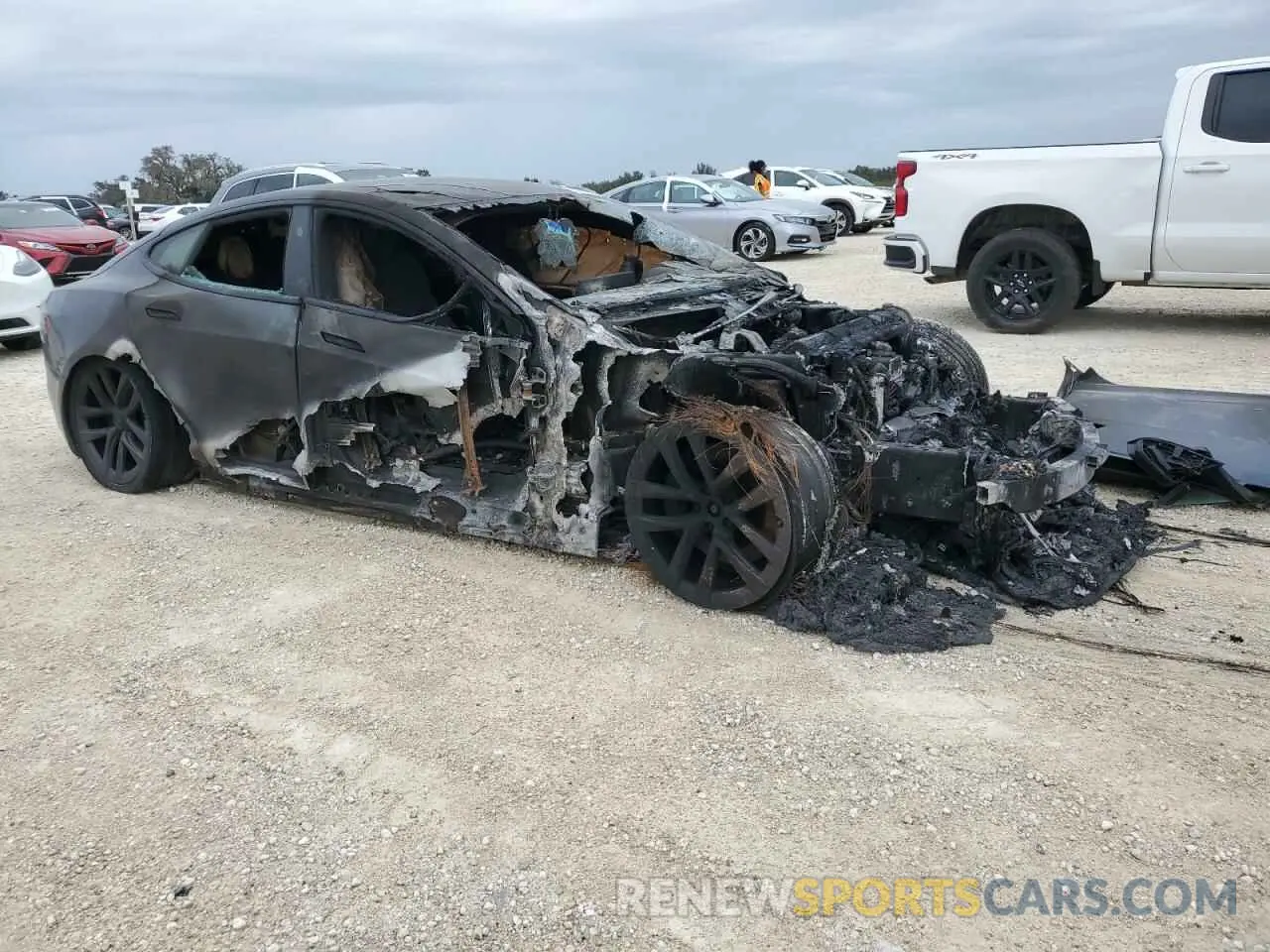 4 Photograph of a damaged car 5YJSA1E55MF435586 TESLA MODEL S 2021