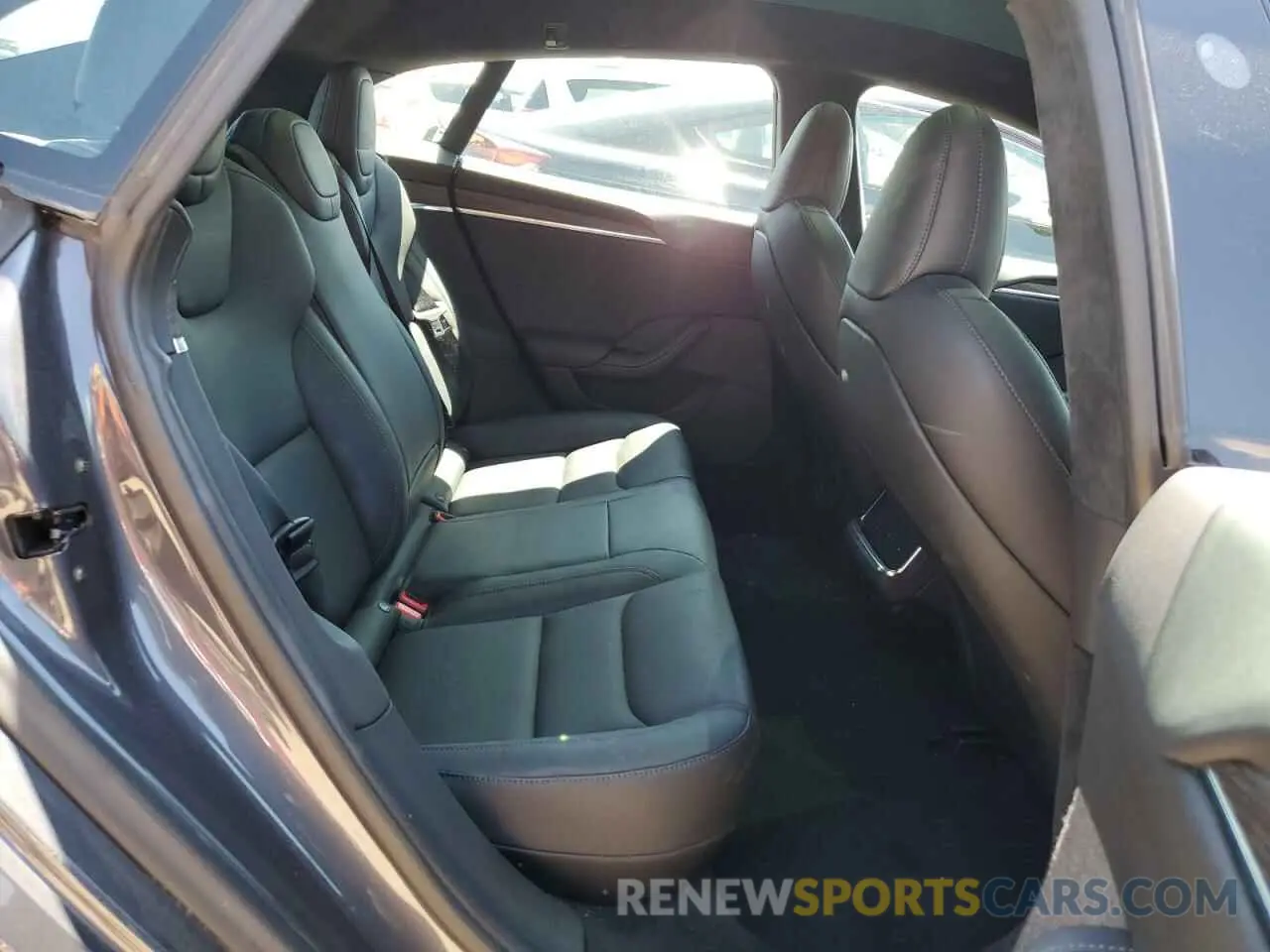 10 Photograph of a damaged car 5YJSA1E56MF456558 TESLA MODEL S 2021