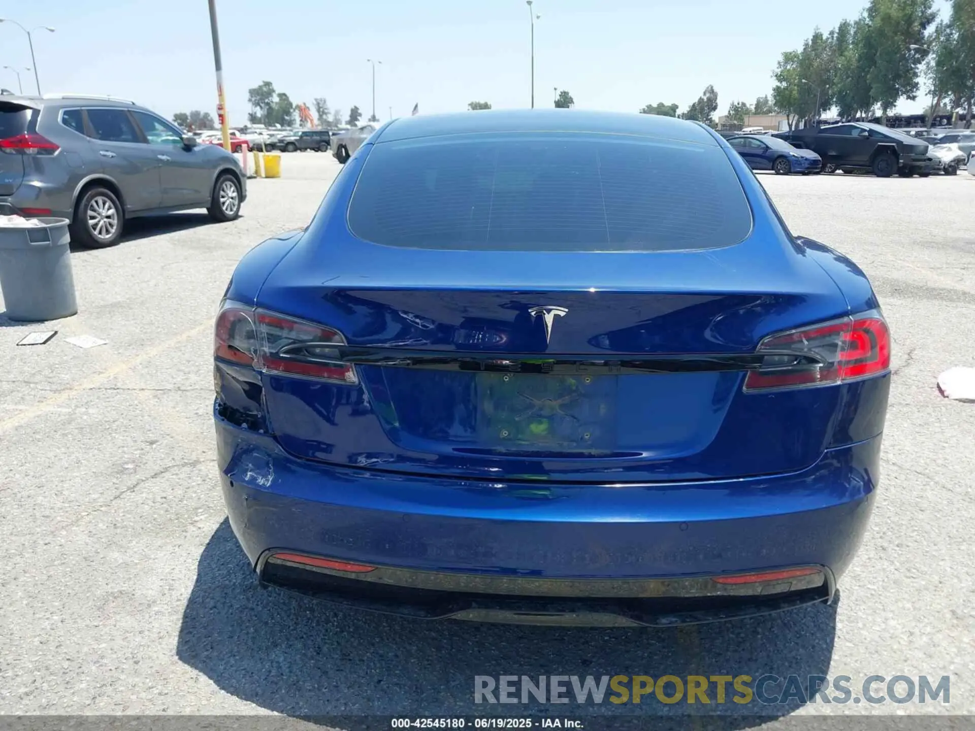 16 Фотография поврежденного автомобиля 5YJSA1E57MF428333 TESLA MODEL S 2021