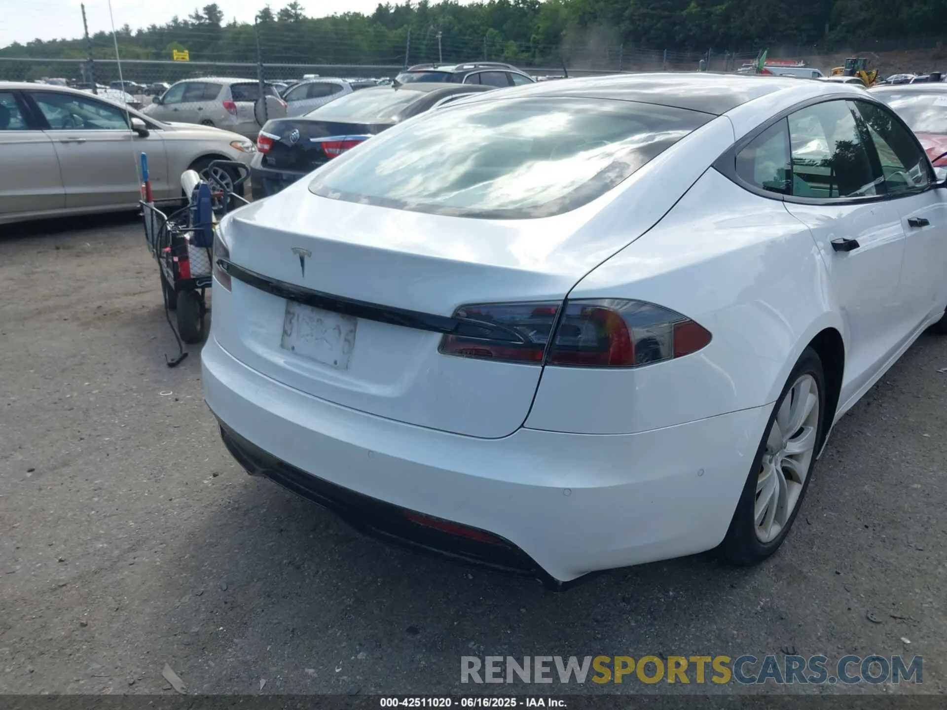 16 Фотография поврежденного автомобиля 5YJSA1E57MF428512 TESLA MODEL S 2021