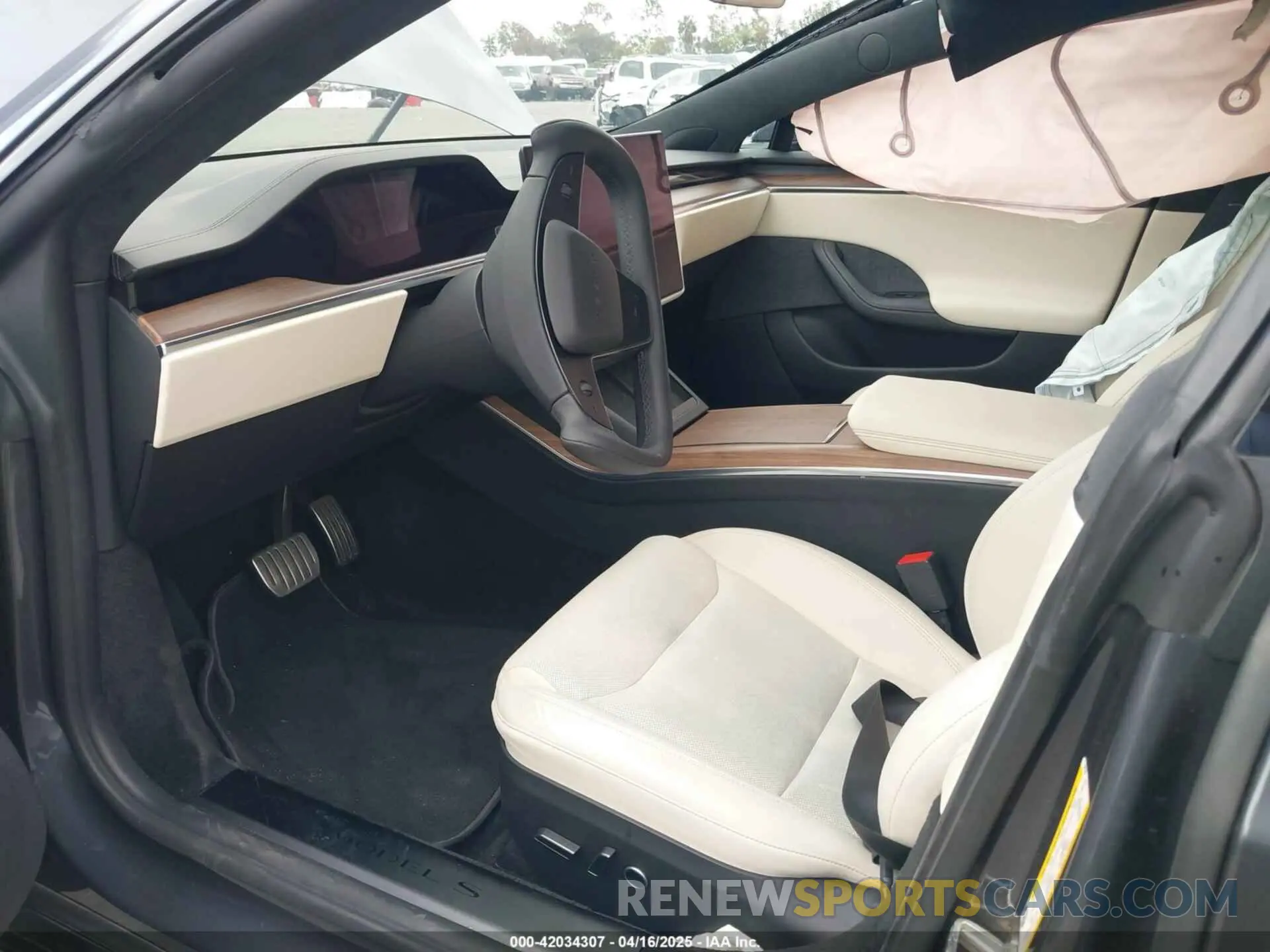 5 Photograph of a damaged car 5YJSA1E57MF441387 TESLA MODEL S 2021