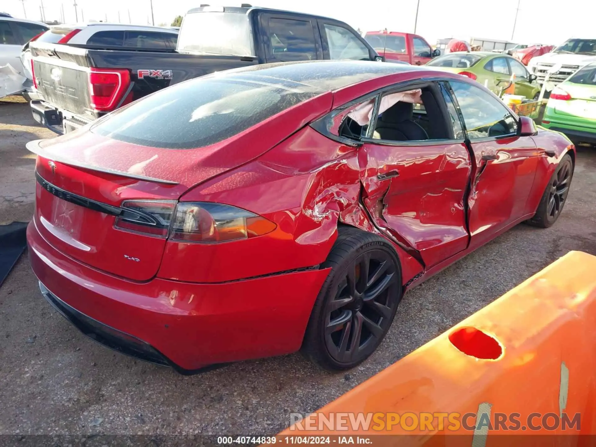 4 Photograph of a damaged car 5YJSA1E60MF437691 TESLA MODEL S 2021