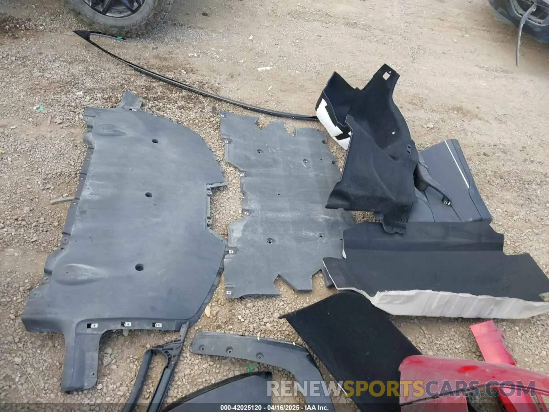 19 Photograph of a damaged car 5YJSA1E60MF447203 TESLA MODEL S 2021