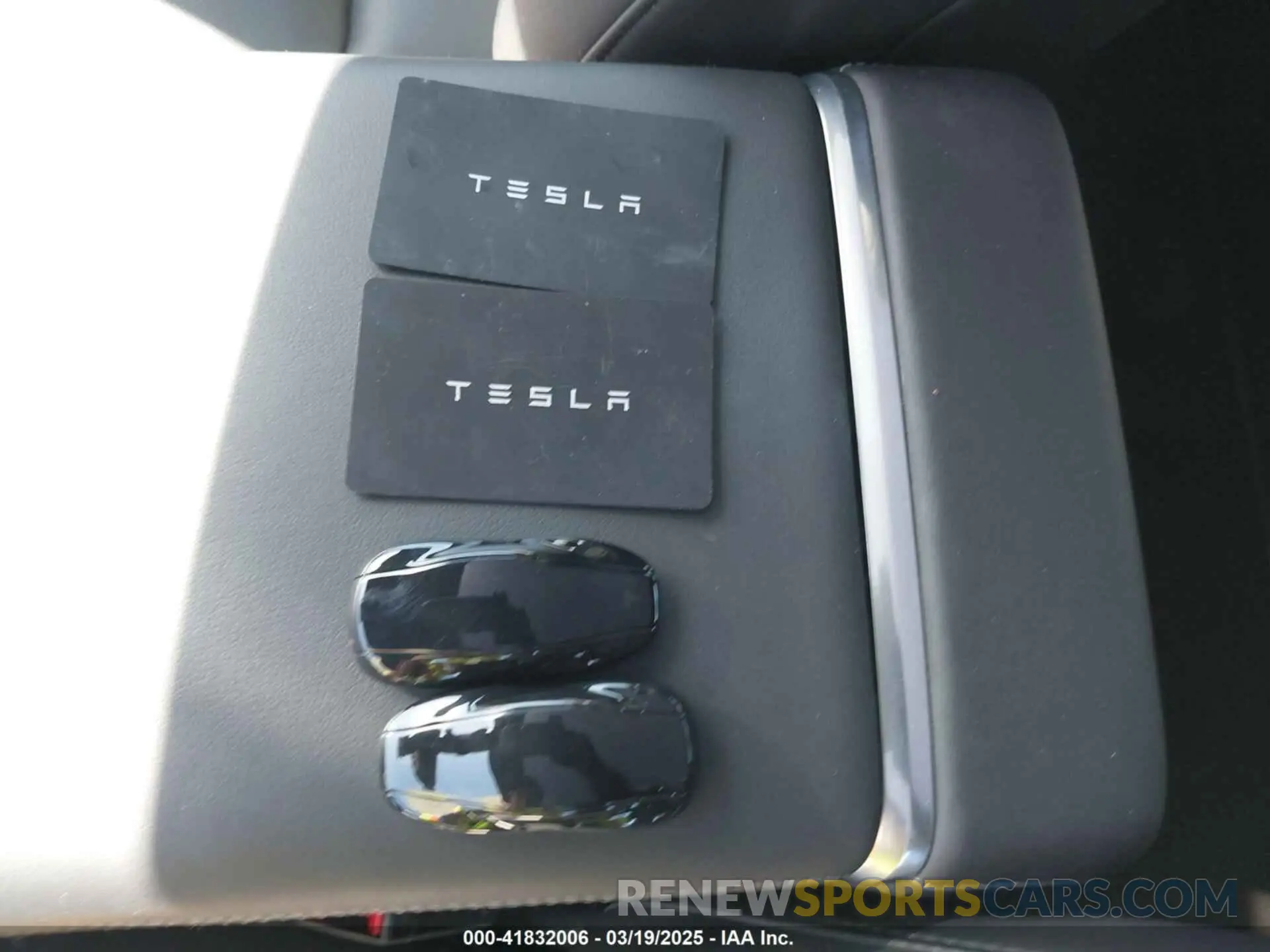11 Photograph of a damaged car 5YJSA1E61MF435321 TESLA MODEL S 2021