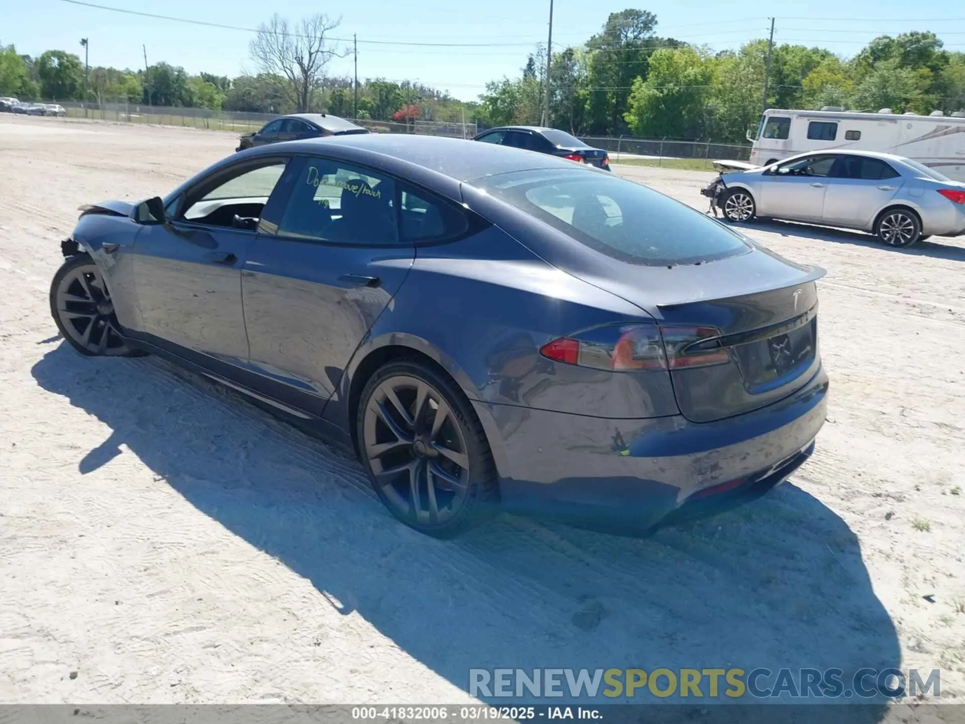 3 Photograph of a damaged car 5YJSA1E61MF435321 TESLA MODEL S 2021