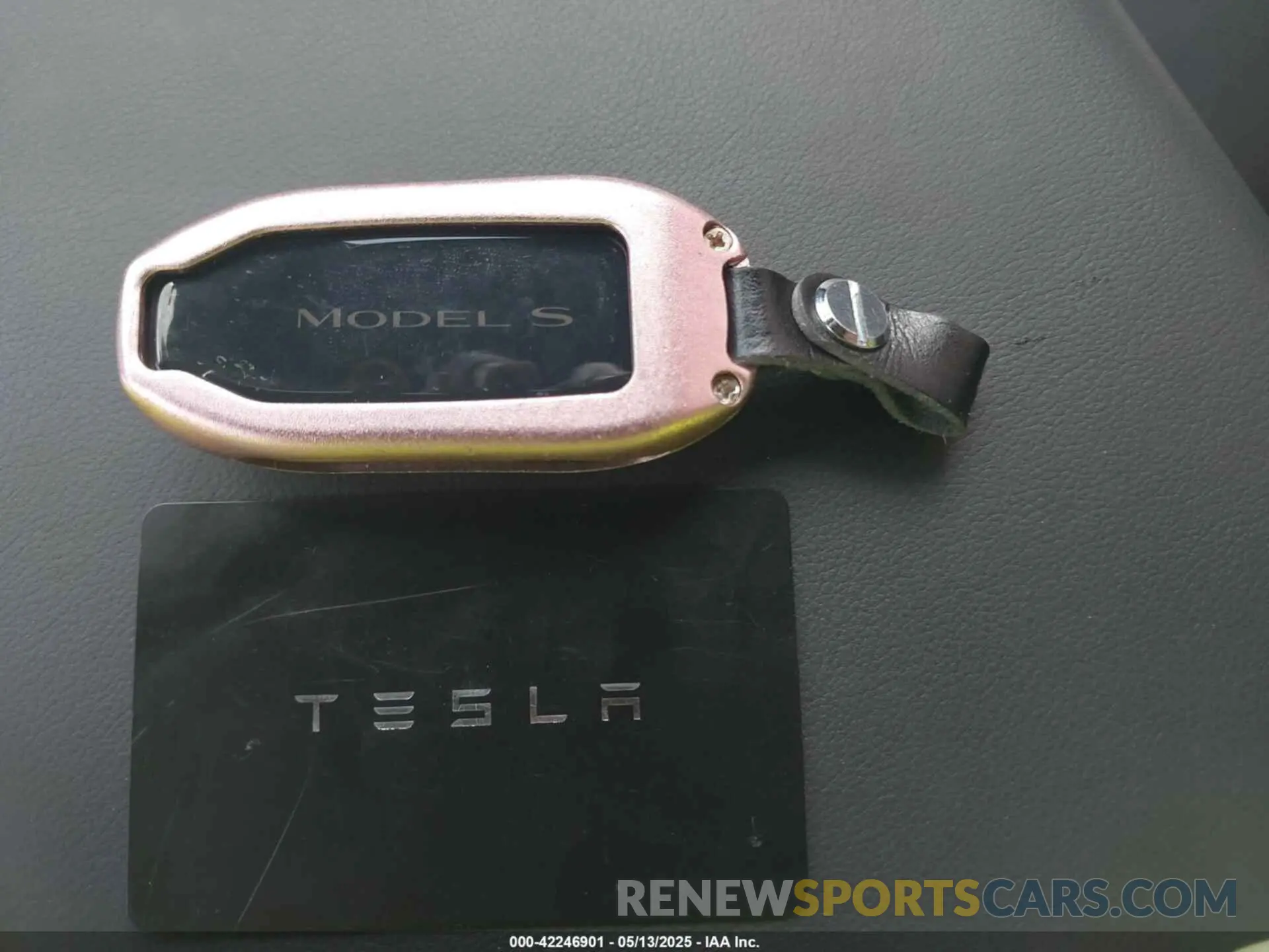 11 Photograph of a damaged car 5YJSA1E62MF438406 TESLA MODEL S 2021