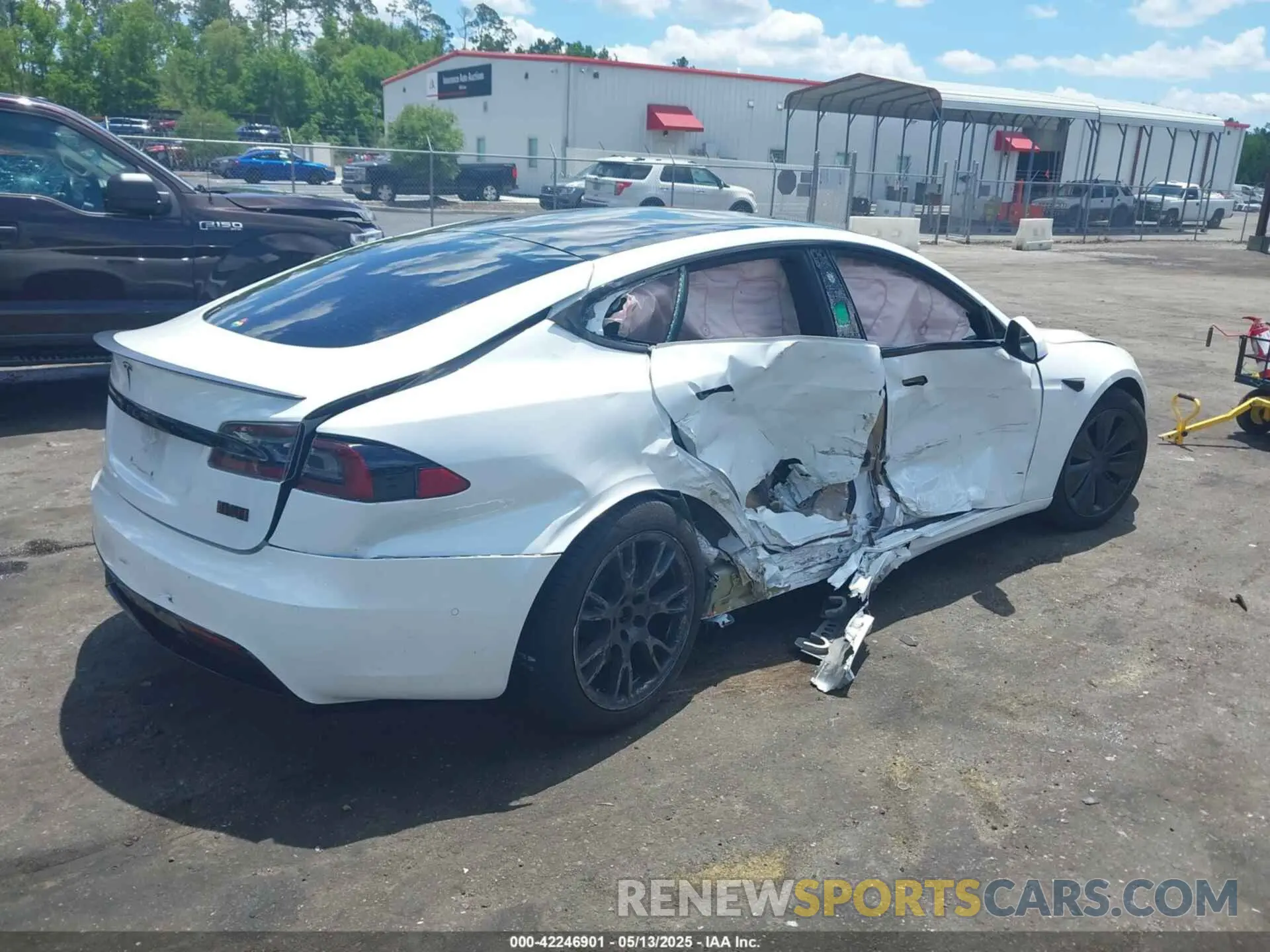 4 Photograph of a damaged car 5YJSA1E62MF438406 TESLA MODEL S 2021