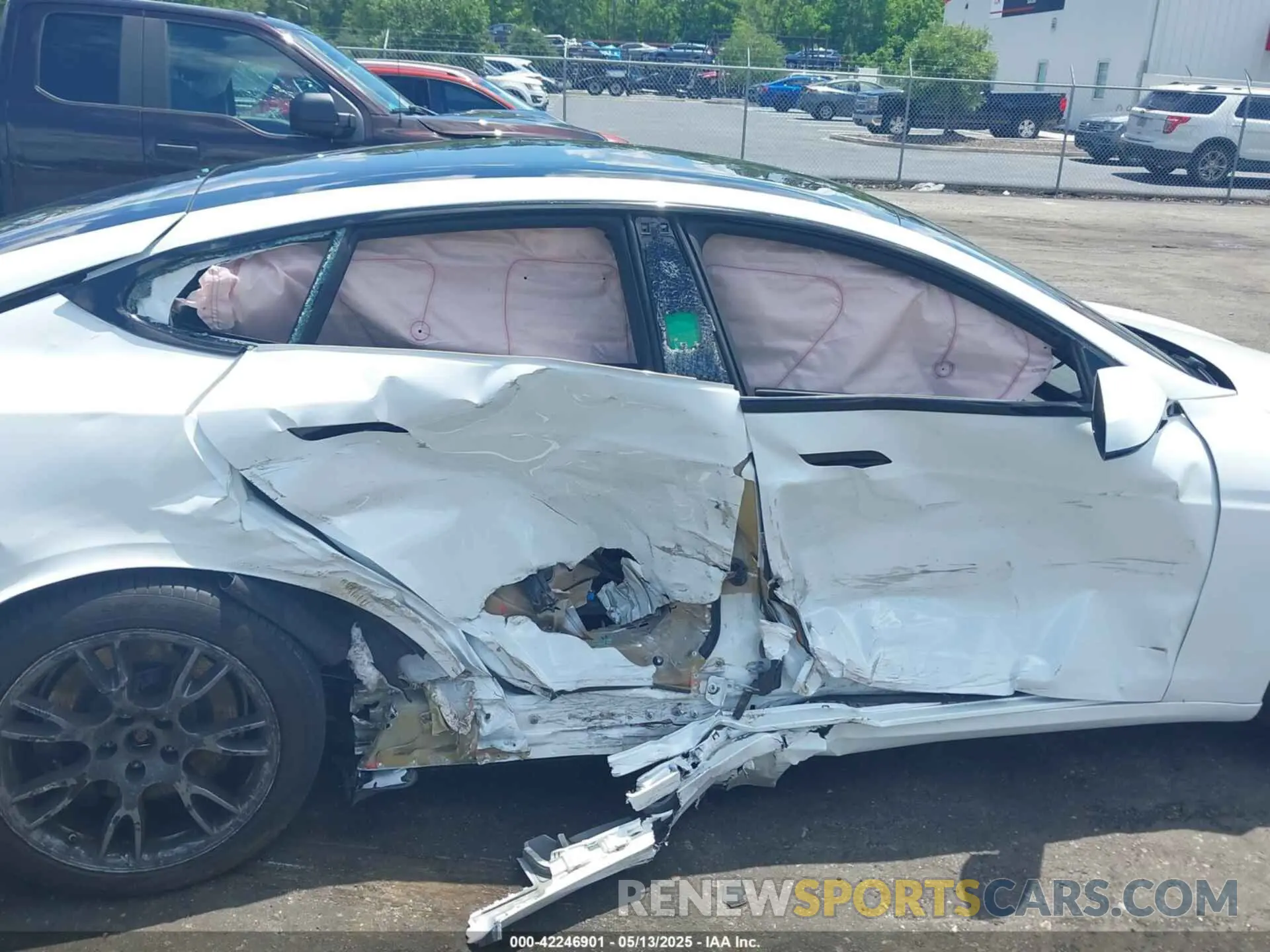 6 Photograph of a damaged car 5YJSA1E62MF438406 TESLA MODEL S 2021