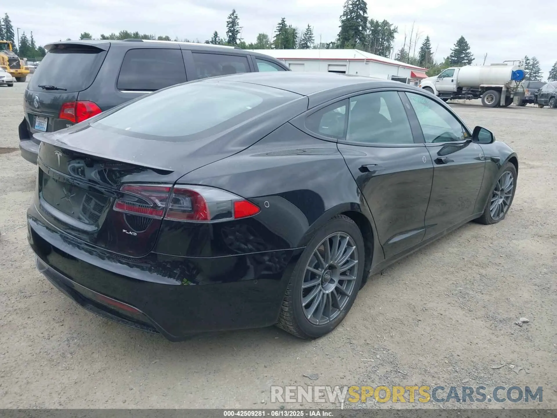 4 Photograph of a damaged car 5YJSA1E62MF447509 TESLA MODEL S 2021