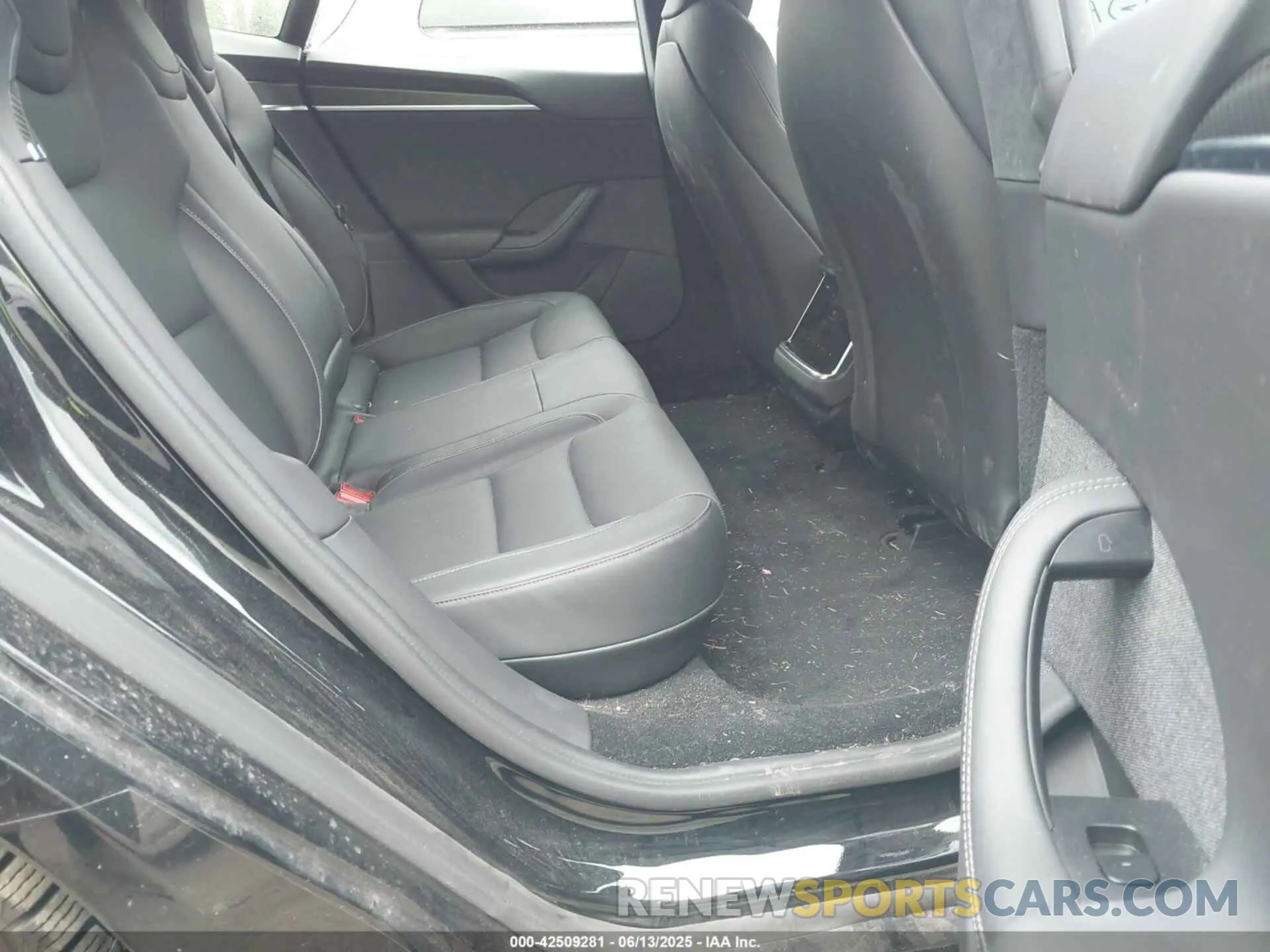 8 Photograph of a damaged car 5YJSA1E62MF447509 TESLA MODEL S 2021