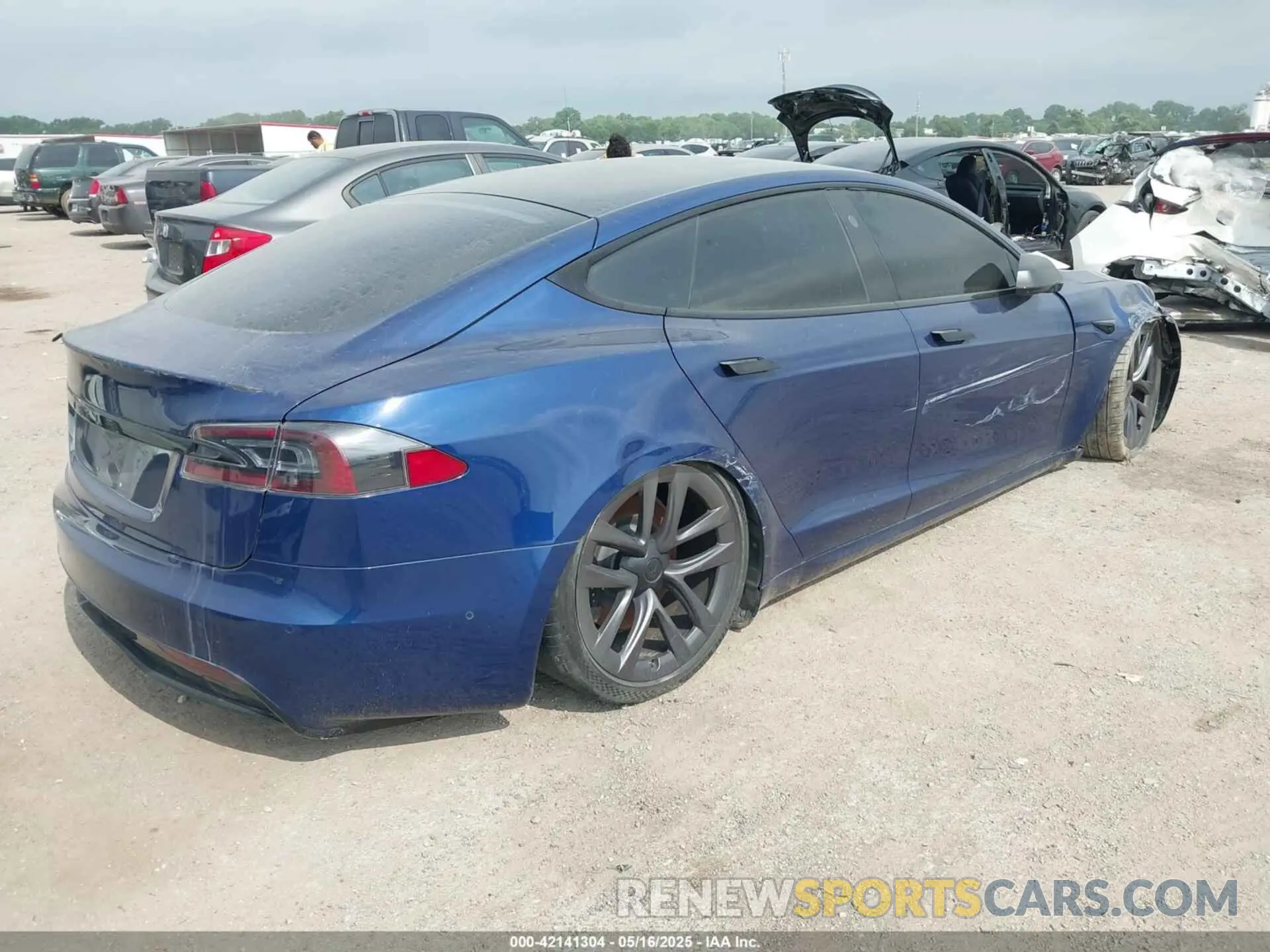4 Photograph of a damaged car 5YJSA1E64MF442036 TESLA MODEL S 2021