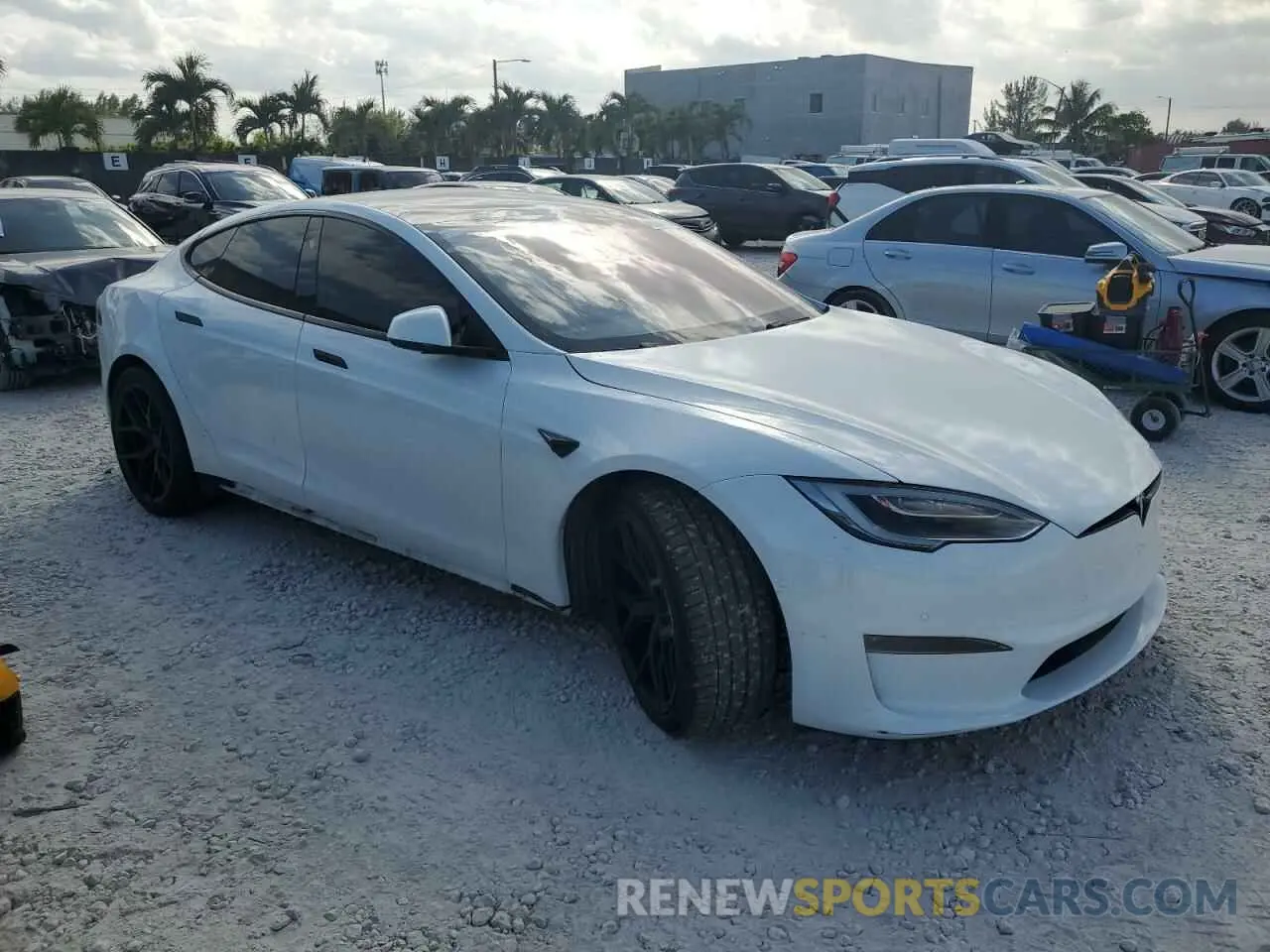 4 Photograph of a damaged car 5YJSA1E64MF451996 TESLA MODEL S 2021