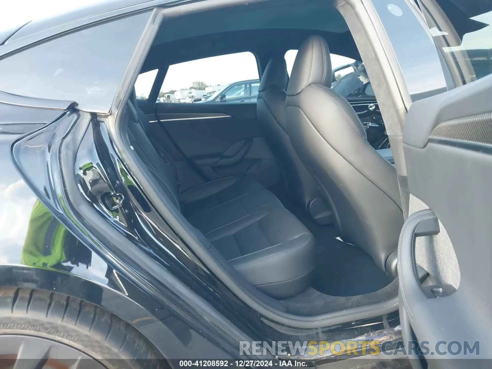 8 Photograph of a damaged car 5YJSA1E64MF454705 TESLA MODEL S 2021