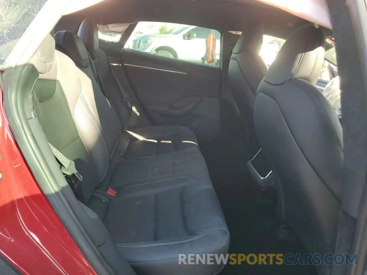 10 Photograph of a damaged car 5YJSA1E65MF435922 TESLA MODEL S 2021