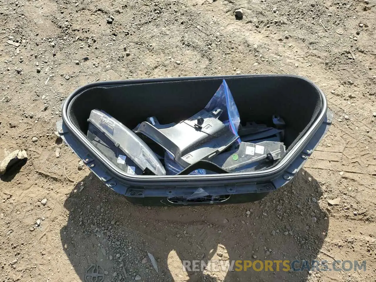 12 Photograph of a damaged car 5YJSA1E65MF447519 TESLA MODEL S 2021