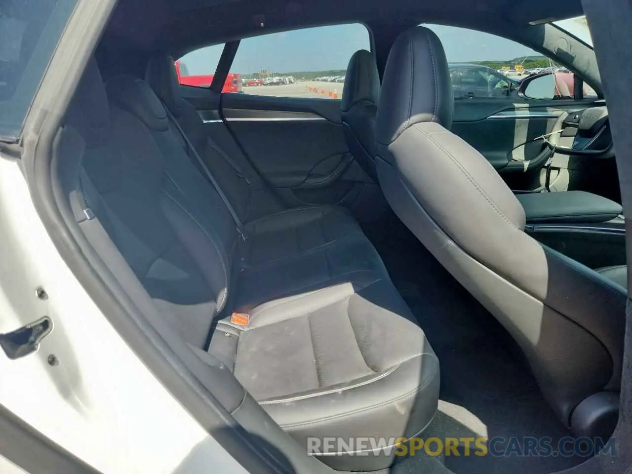 10 Photograph of a damaged car 5YJSA1E66MF438201 TESLA MODEL S 2021